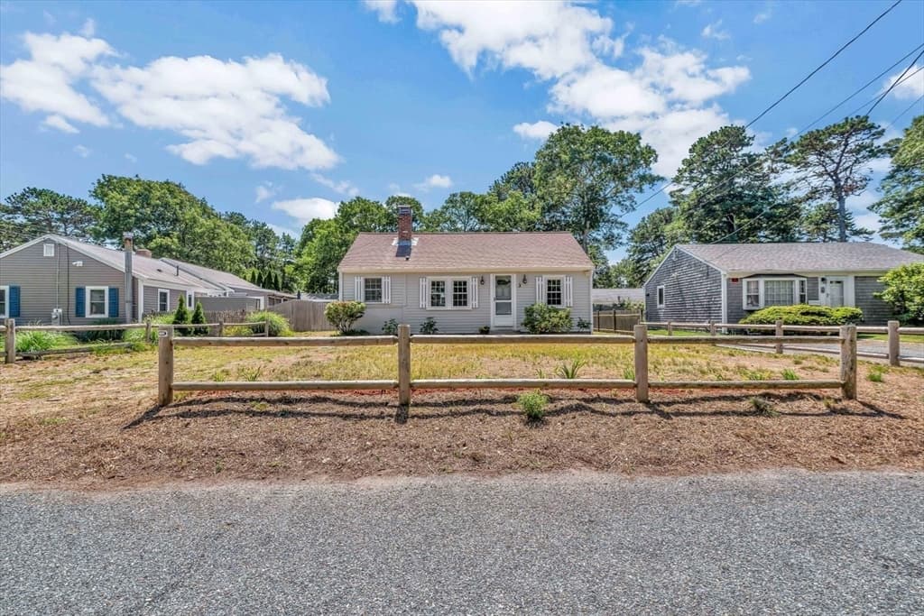 Single Family Residence at 3 Danbury Street, Yarmouth MA 02664, Yarmouth, photo 2 of 42