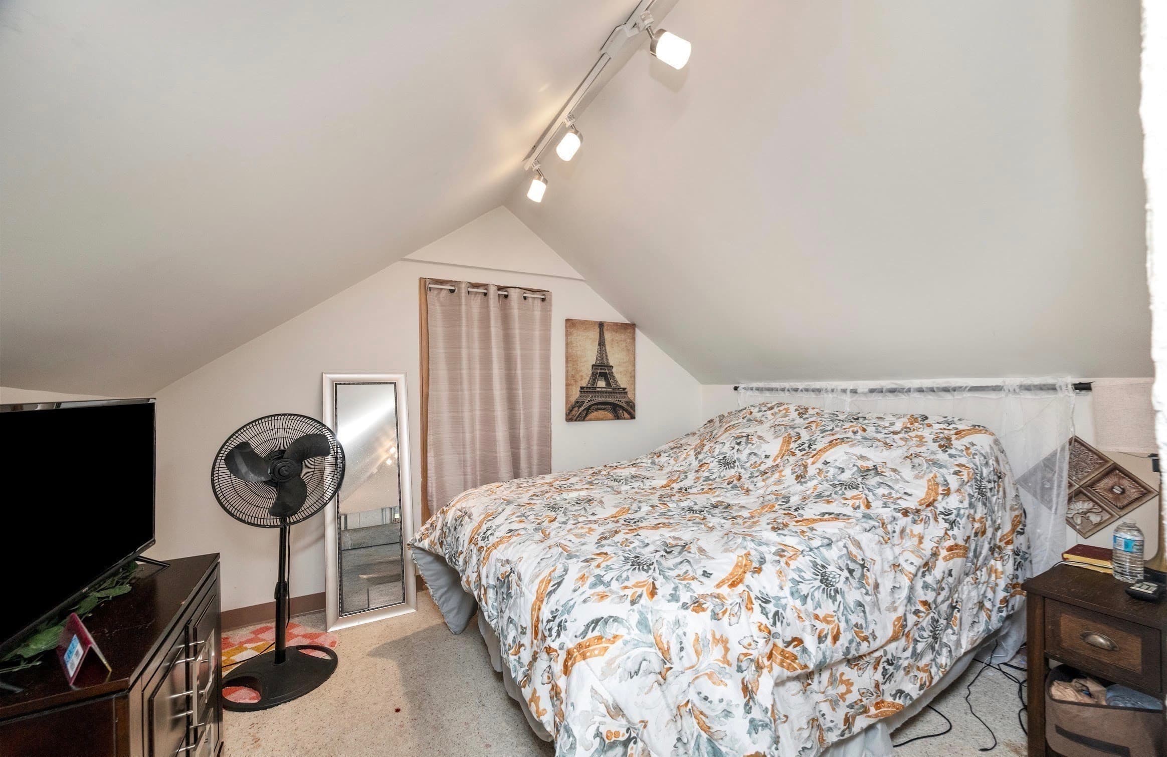 Single Family Residence at 8 Wickman Dr, Gardner MA 01440, Gardner, photo 11 of 23