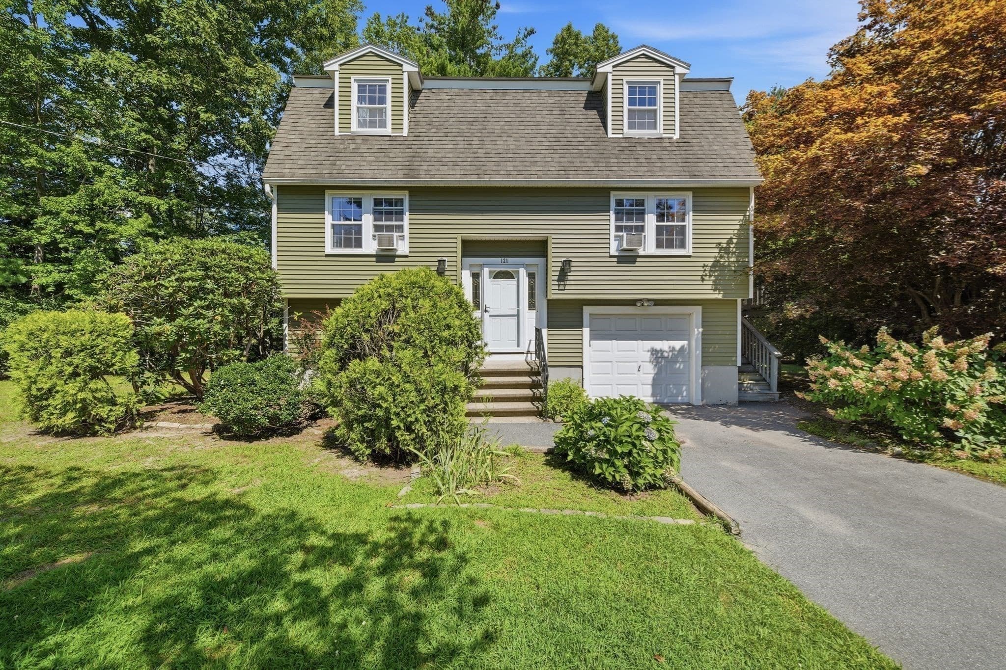 121 Regina S Dr, Tewksbury MA 01876