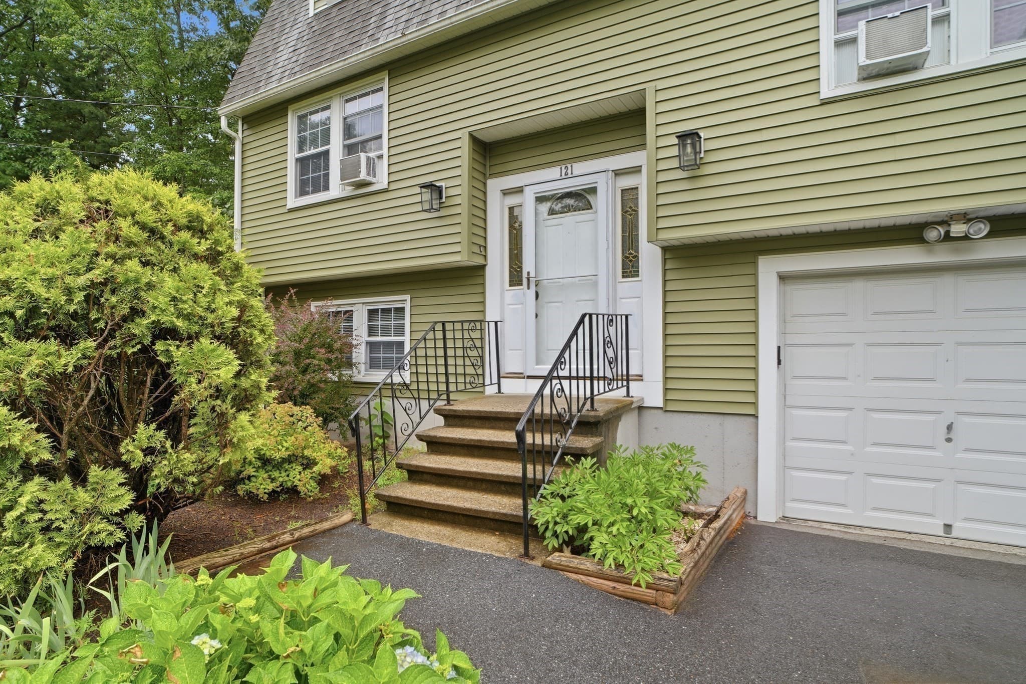 Single Family Residence at 121 Regina S Dr, Tewksbury MA 01876, Tewksbury, photo 4 of 34