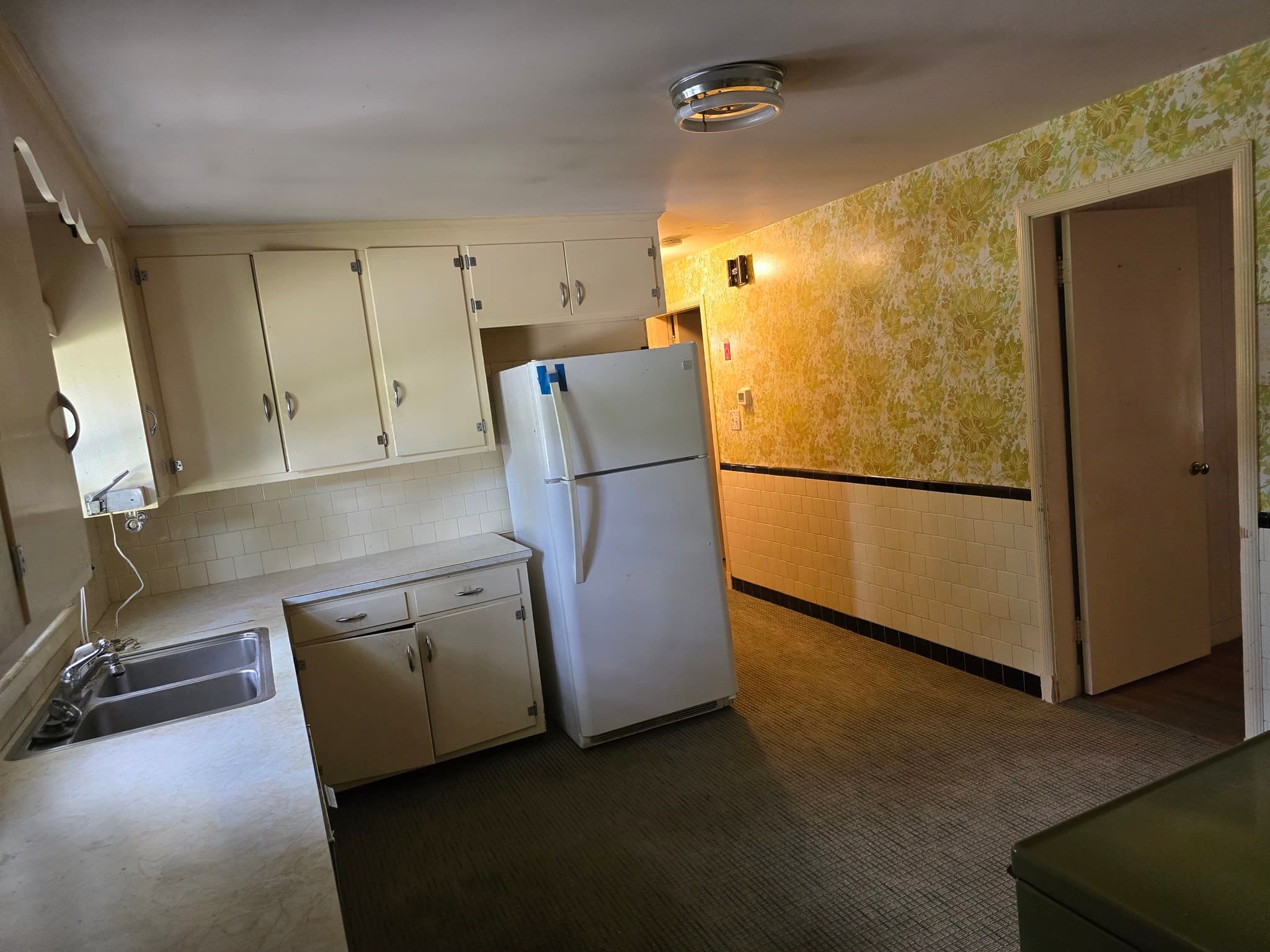 Single Family Residence at 43 Zenith Dr, Worcester MA 01602, Worcester, photo 6 of 6