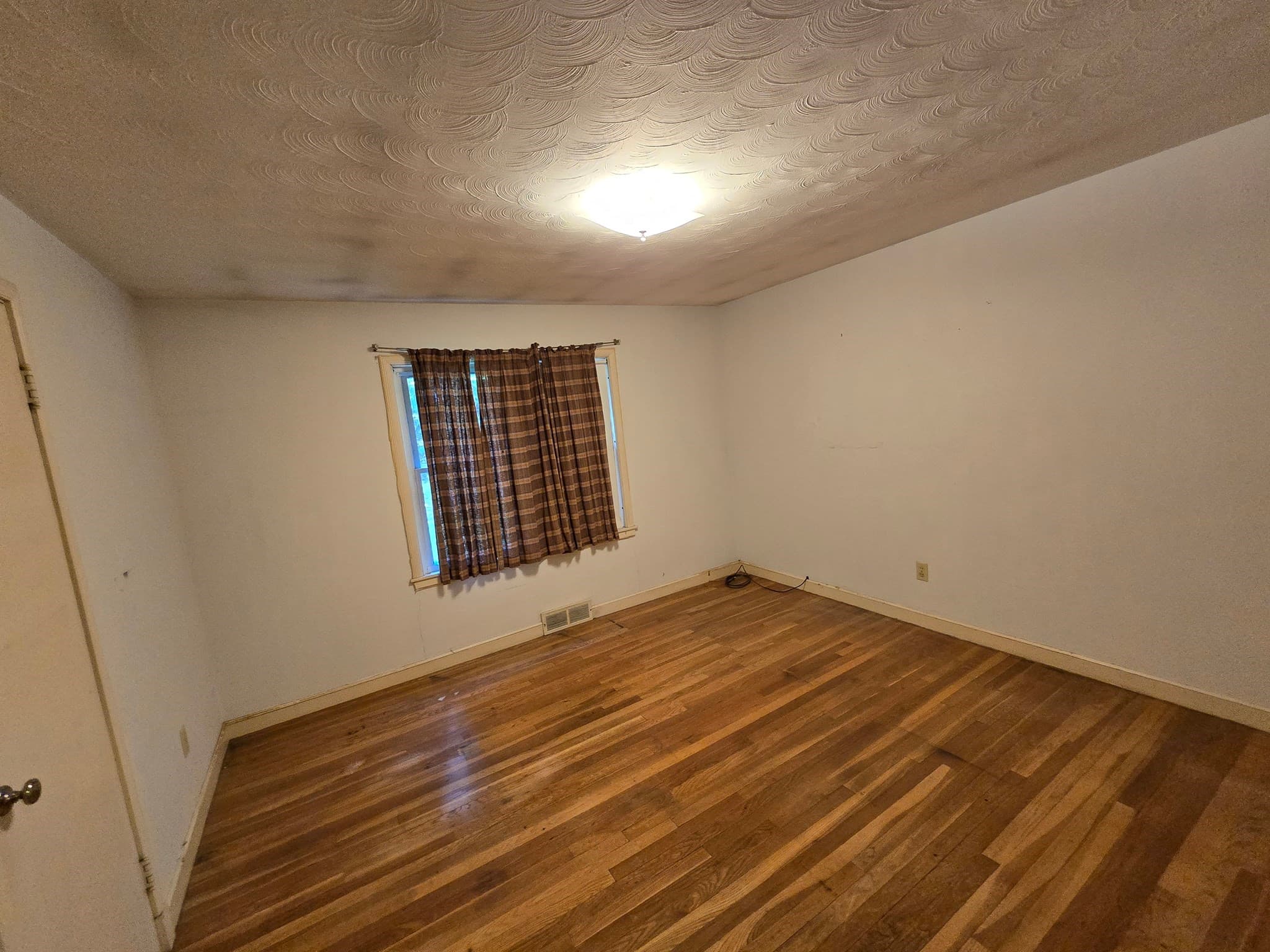 Single Family Residence at 43 Zenith Dr, Worcester MA 01602, Worcester, photo 5 of 6