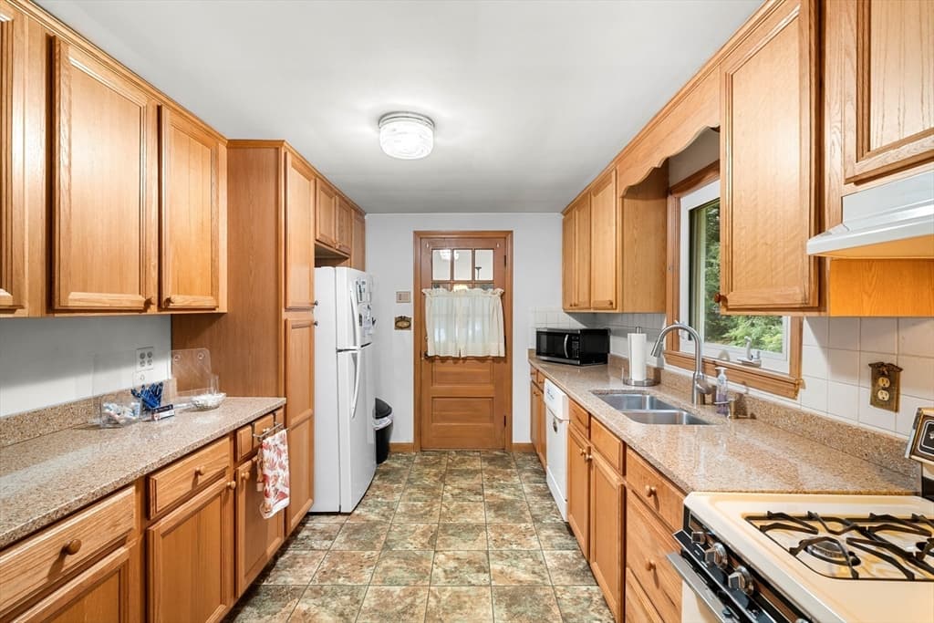 Single Family Residence at 16 Crown Rd, Westford MA 01886, Westford, photo 12 of 35