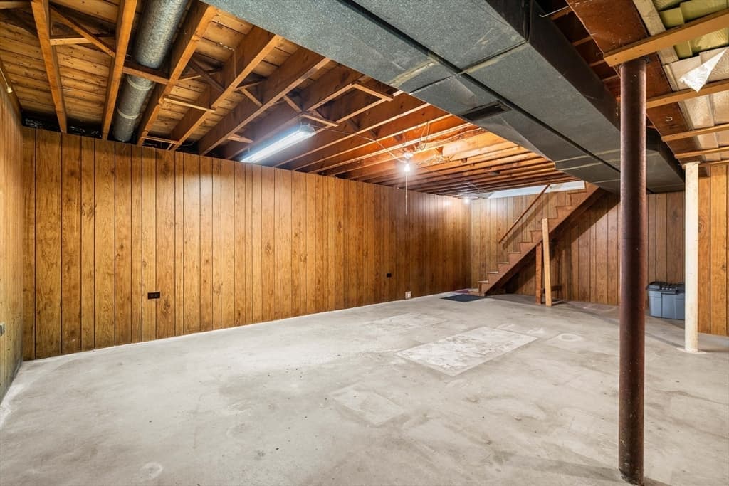 Single Family Residence at 16 Crown Rd, Westford MA 01886, Westford, photo 5 of 35