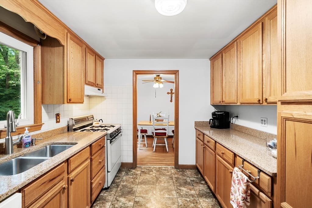 Single Family Residence at 16 Crown Rd, Westford MA 01886, Westford, photo 9 of 35