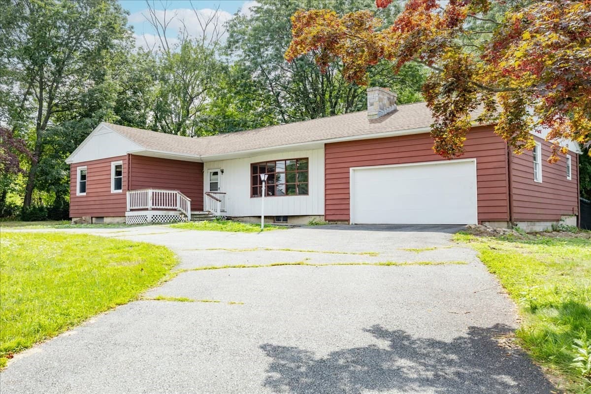 Single Family Residence at 292 Oak St, Methuen MA 01844, Methuen, photo 2 of 39