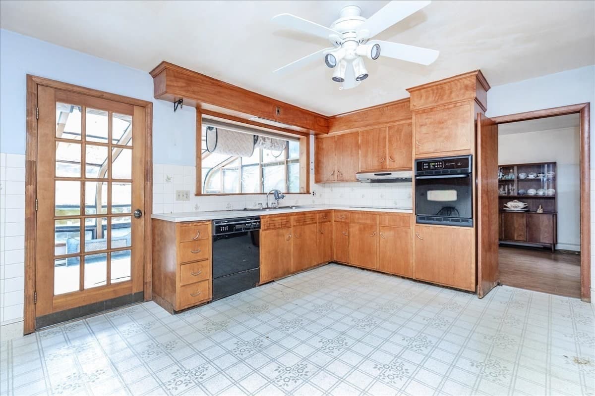Single Family Residence at 292 Oak St, Methuen MA 01844, Methuen, photo 10 of 39