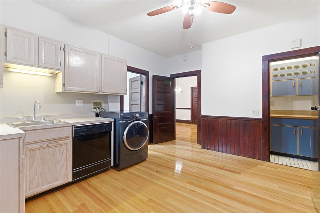 3 Family at 897 East Broadway, Boston MA 02127, Boston, photo 8 of 25