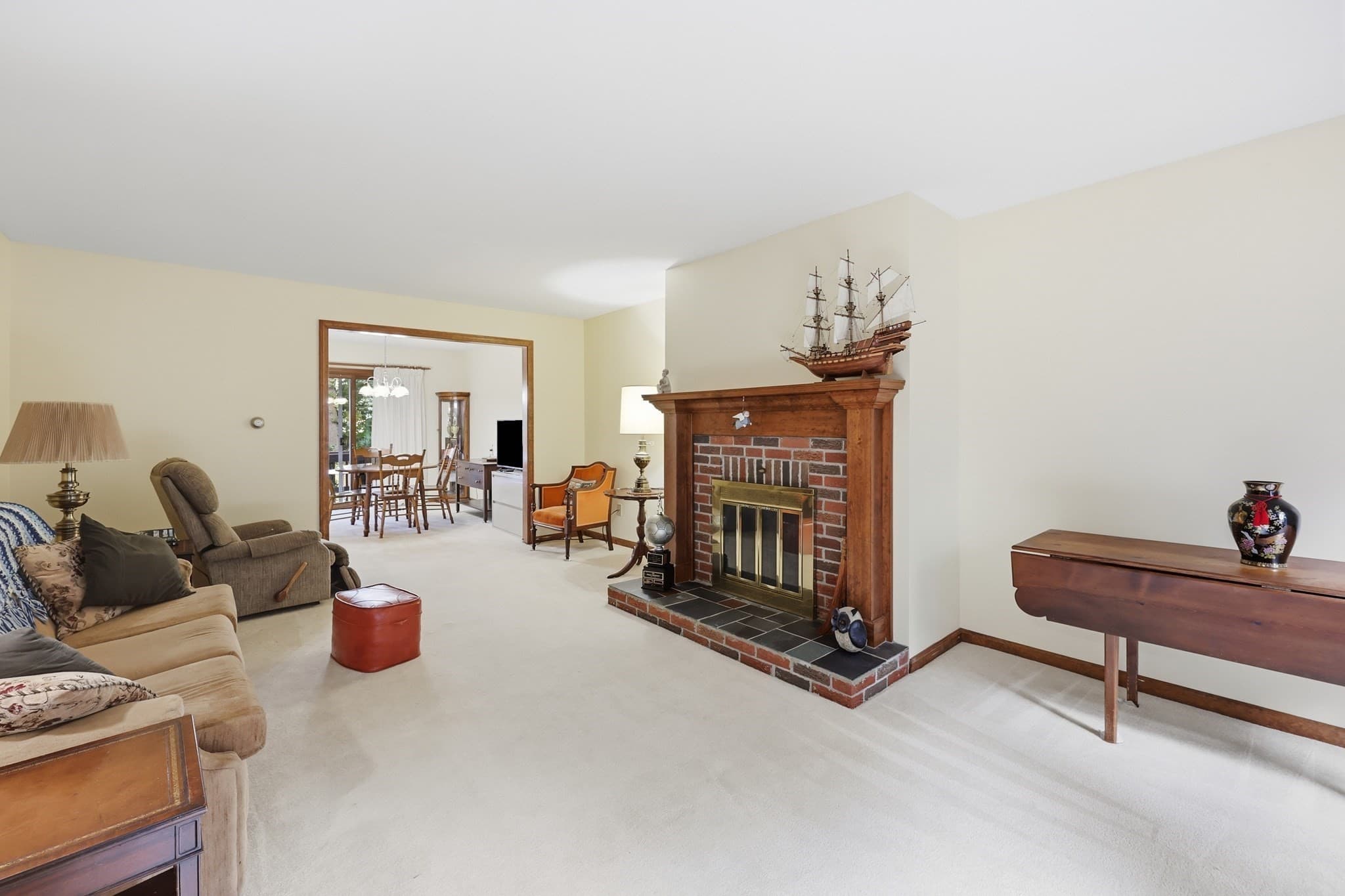 Condominium at 3 Castle Hill Rd, Agawam MA 01001, Agawam, photo 2 of 41