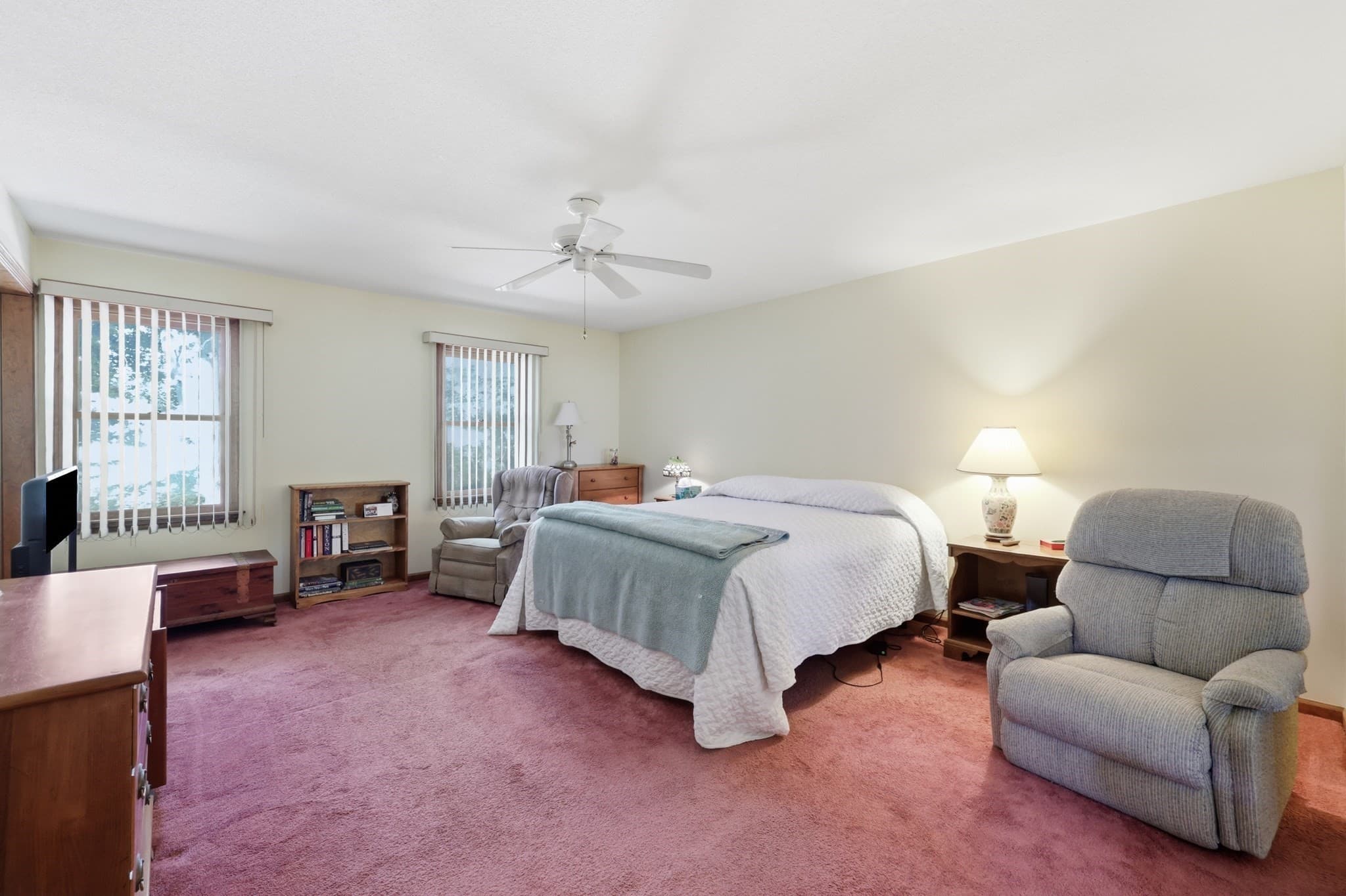 Condominium at 3 Castle Hill Rd, Agawam MA 01001, Agawam, photo 18 of 41