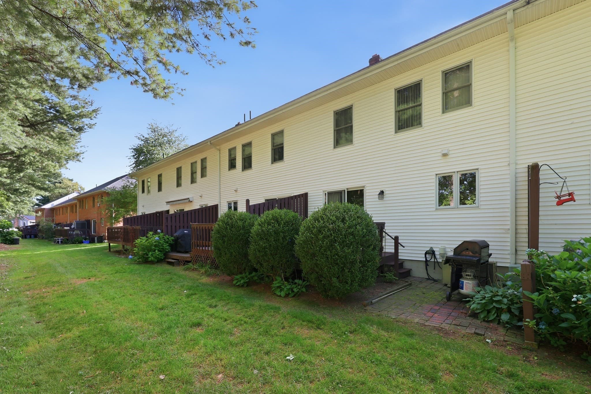 Condominium at 3 Castle Hill Rd, Agawam MA 01001, Agawam, photo 31 of 41