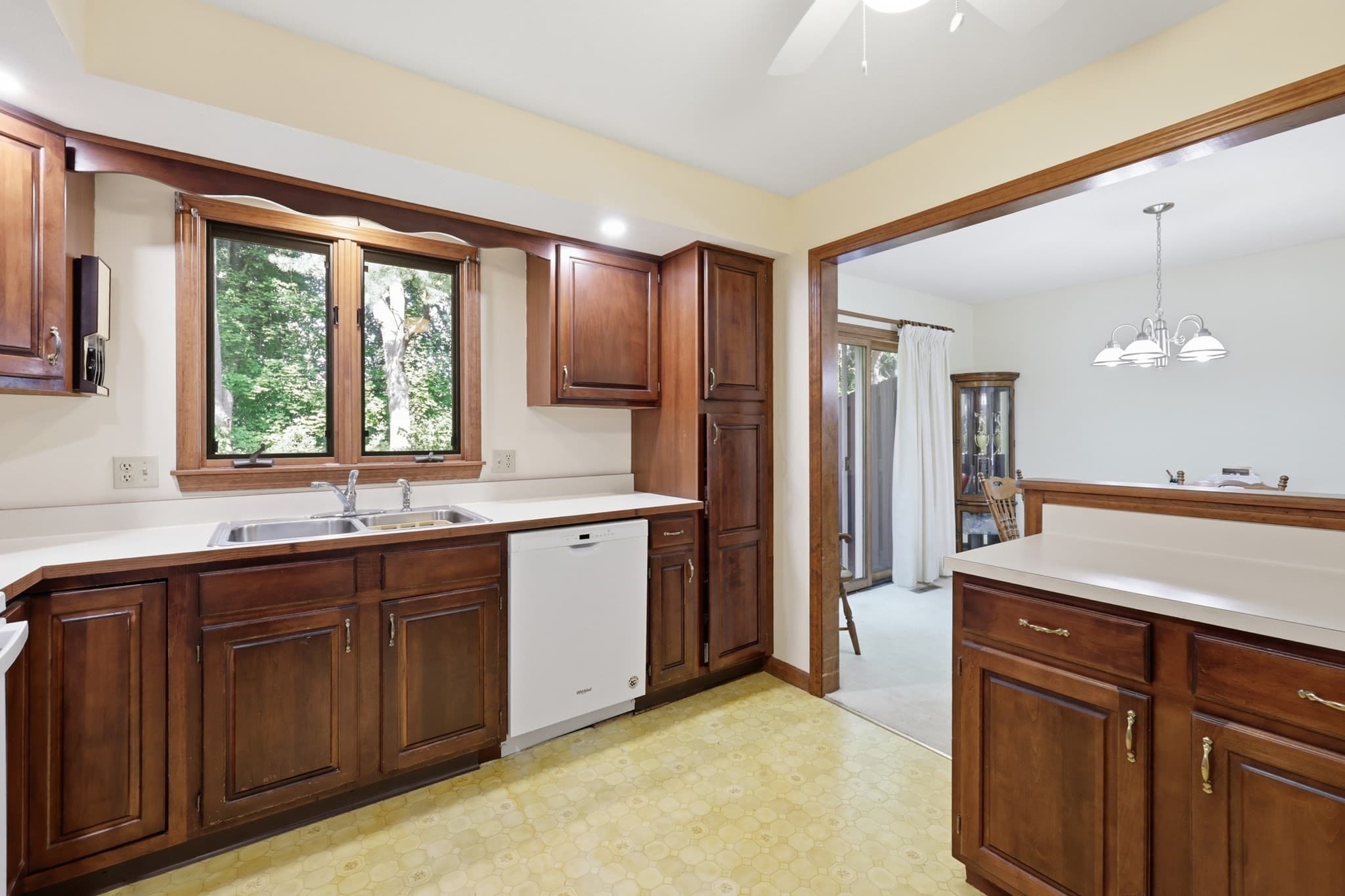 Condominium at 3 Castle Hill Rd, Agawam MA 01001, Agawam, photo 8 of 41