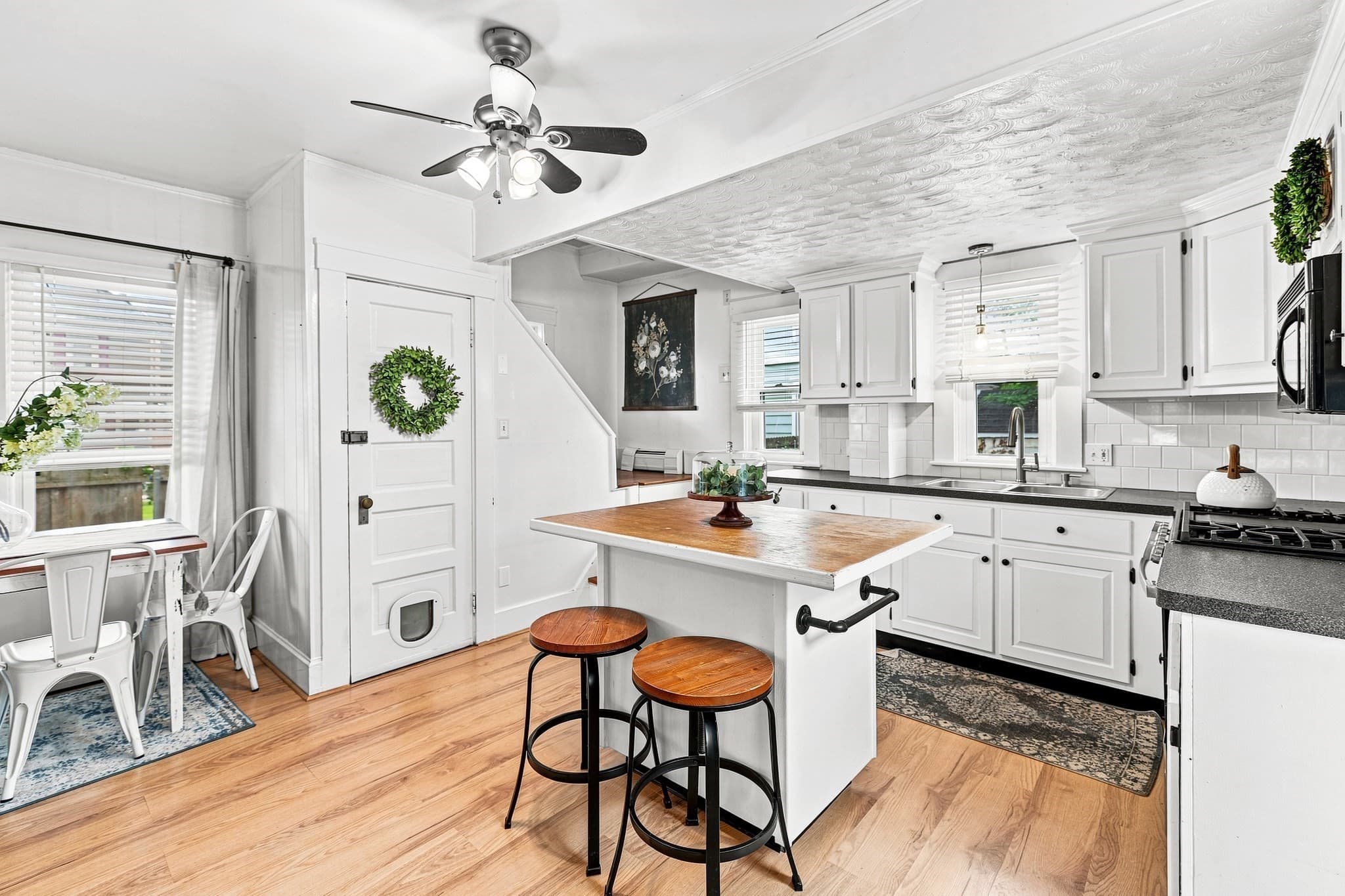 Single Family Residence at 235 Tremont St, New Bedford MA 02740, New Bedford, photo 2 of 23