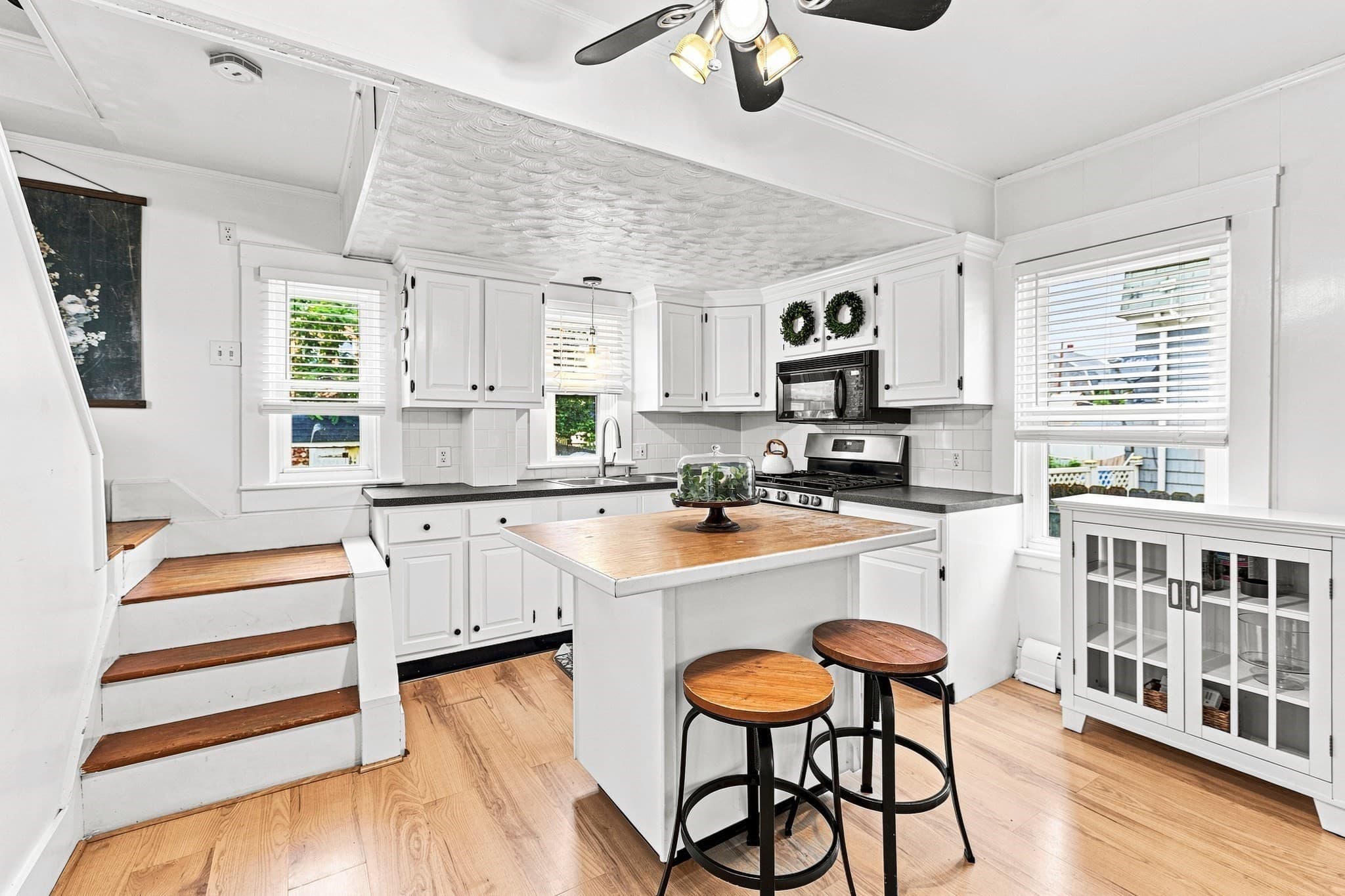 Single Family Residence at 235 Tremont St, New Bedford MA 02740, New Bedford, photo 11 of 23
