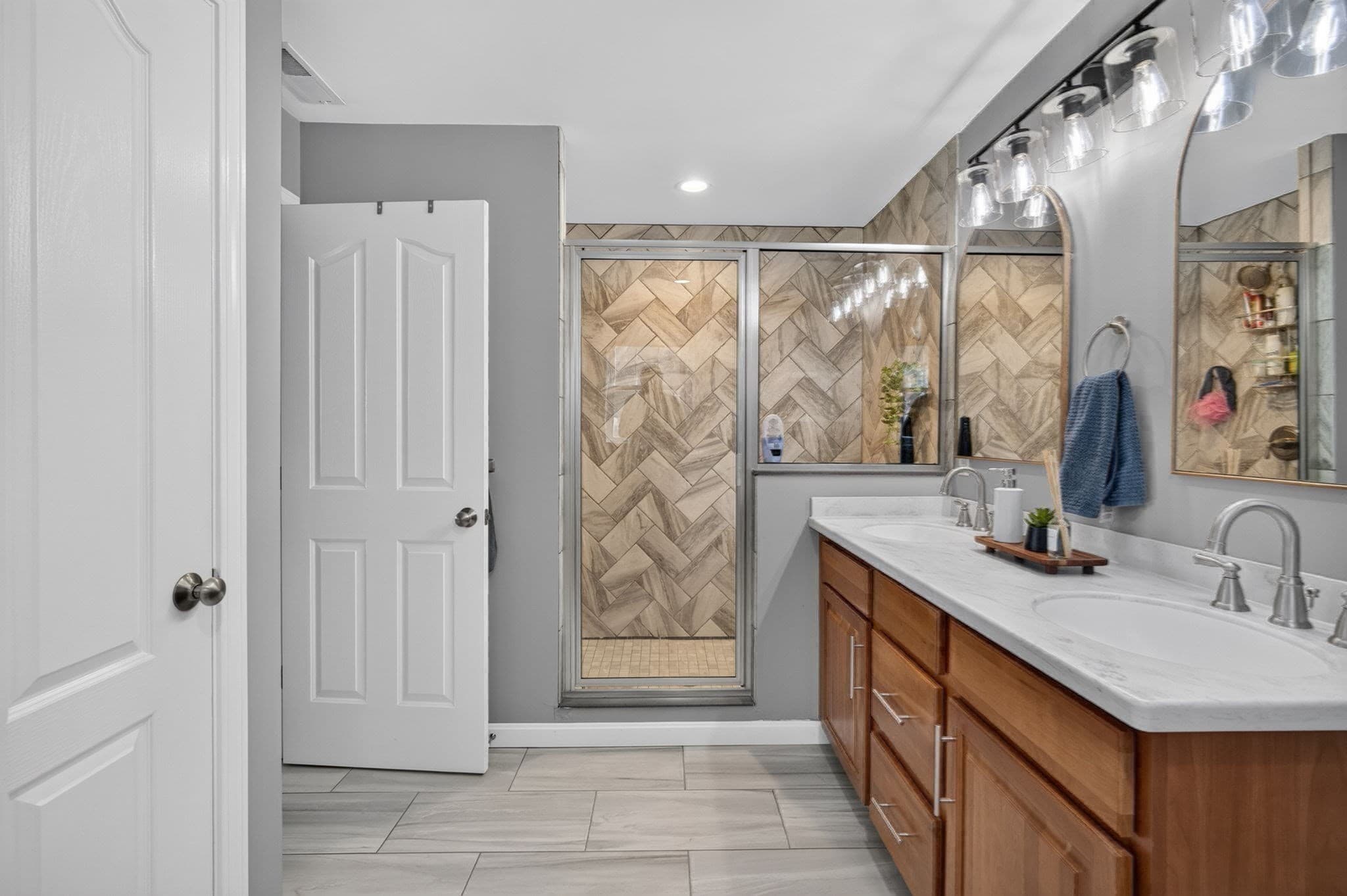 Single Family Residence at 94 Snow Rd, Haverhill MA 01832, Haverhill, photo 19 of 38