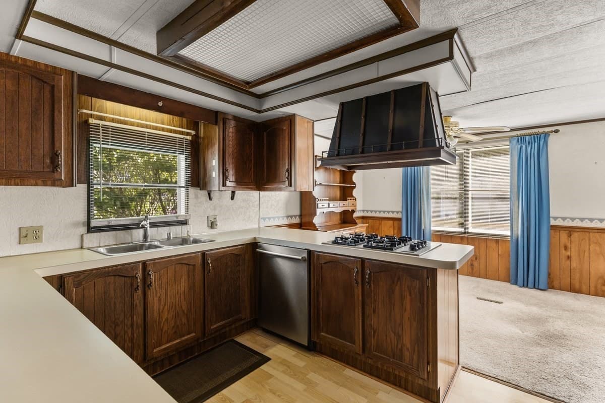Mobile Home at 36 Friendship Dr, West Bridgewater MA 02379, photo 9 of 29