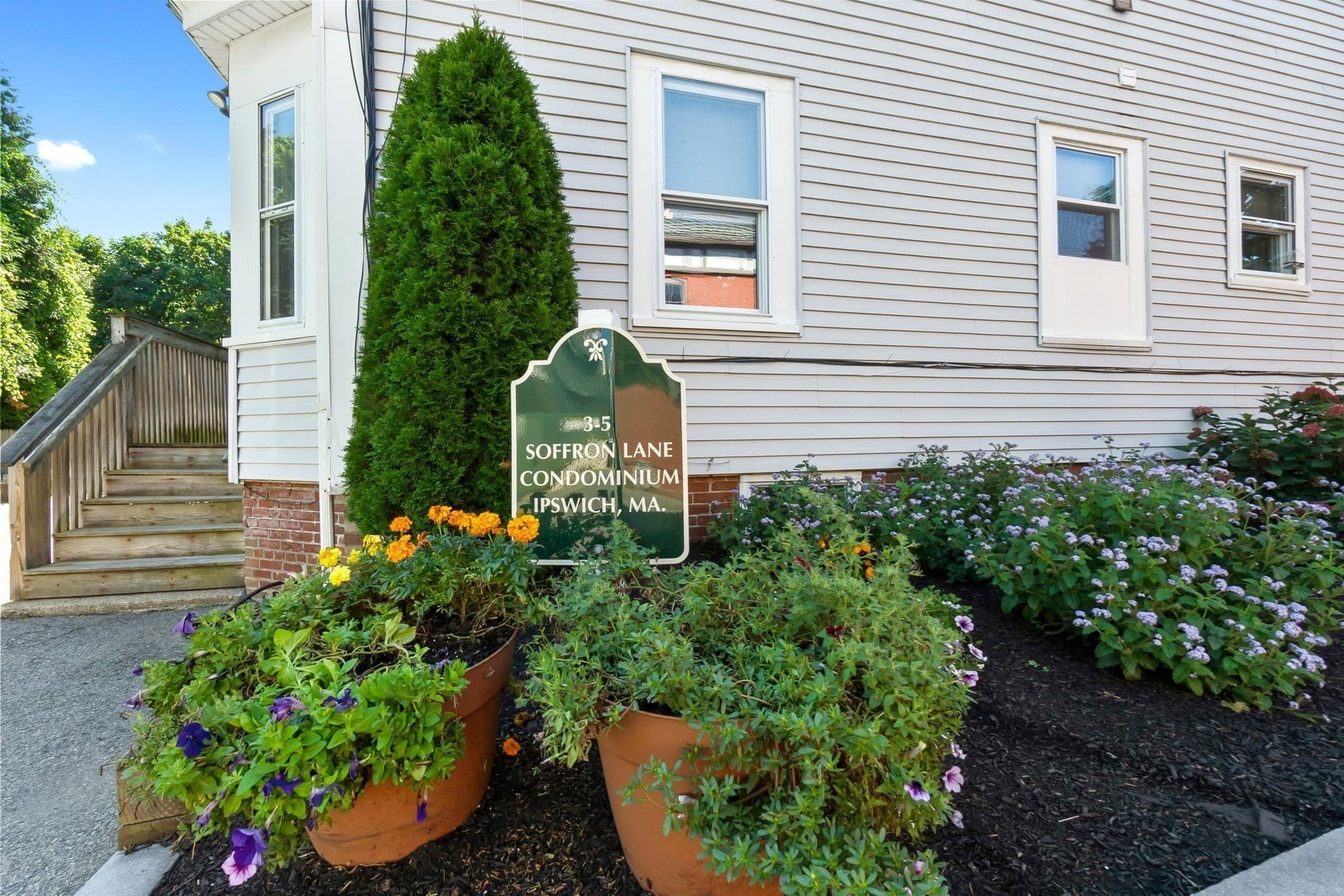 3 Soffron Ln # 1, Ipswich MA 01938