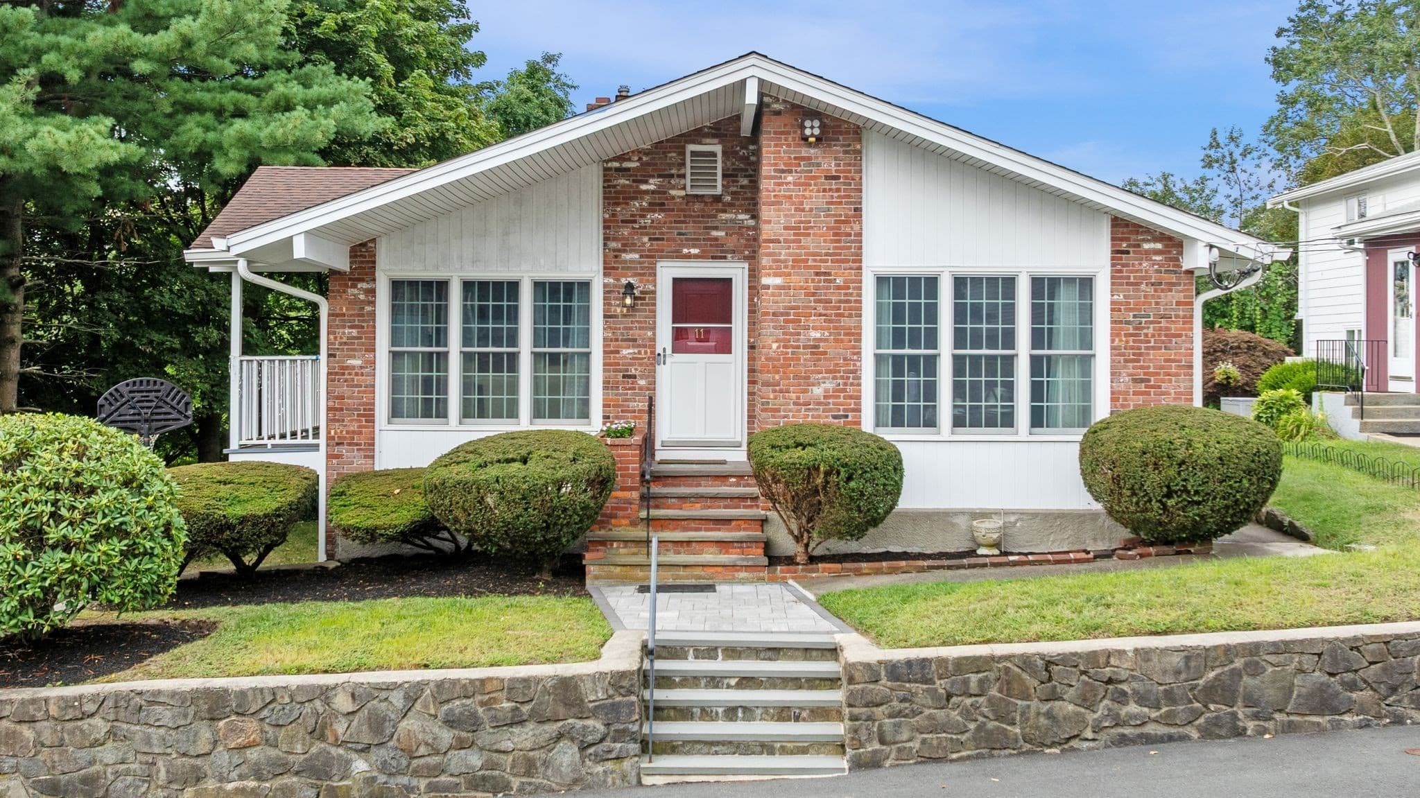 11 Mooney Rd, Salem MA 01970