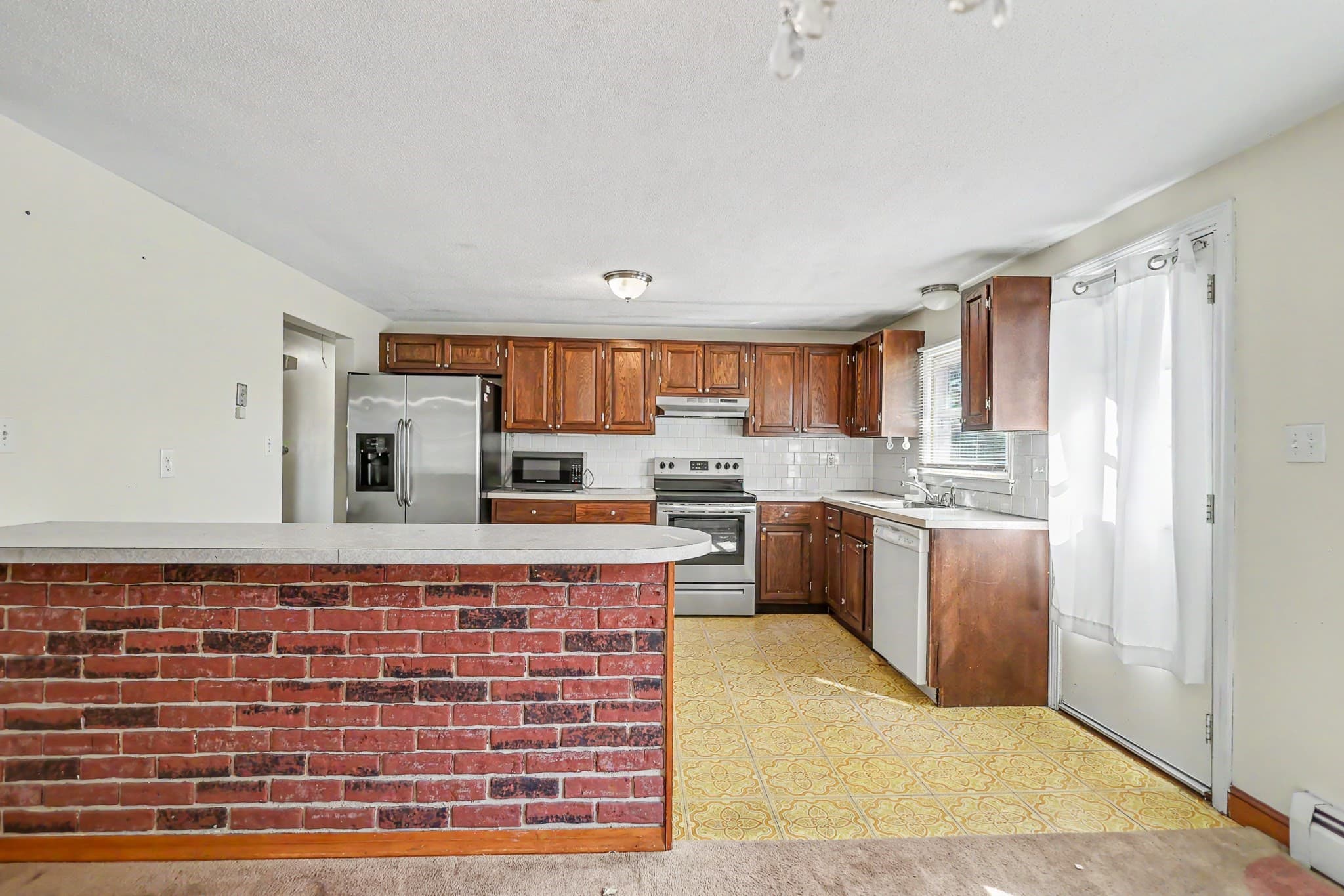 Single Family Residence at 168 Lynn St, Peabody MA 01960, Peabody, photo 7 of 38
