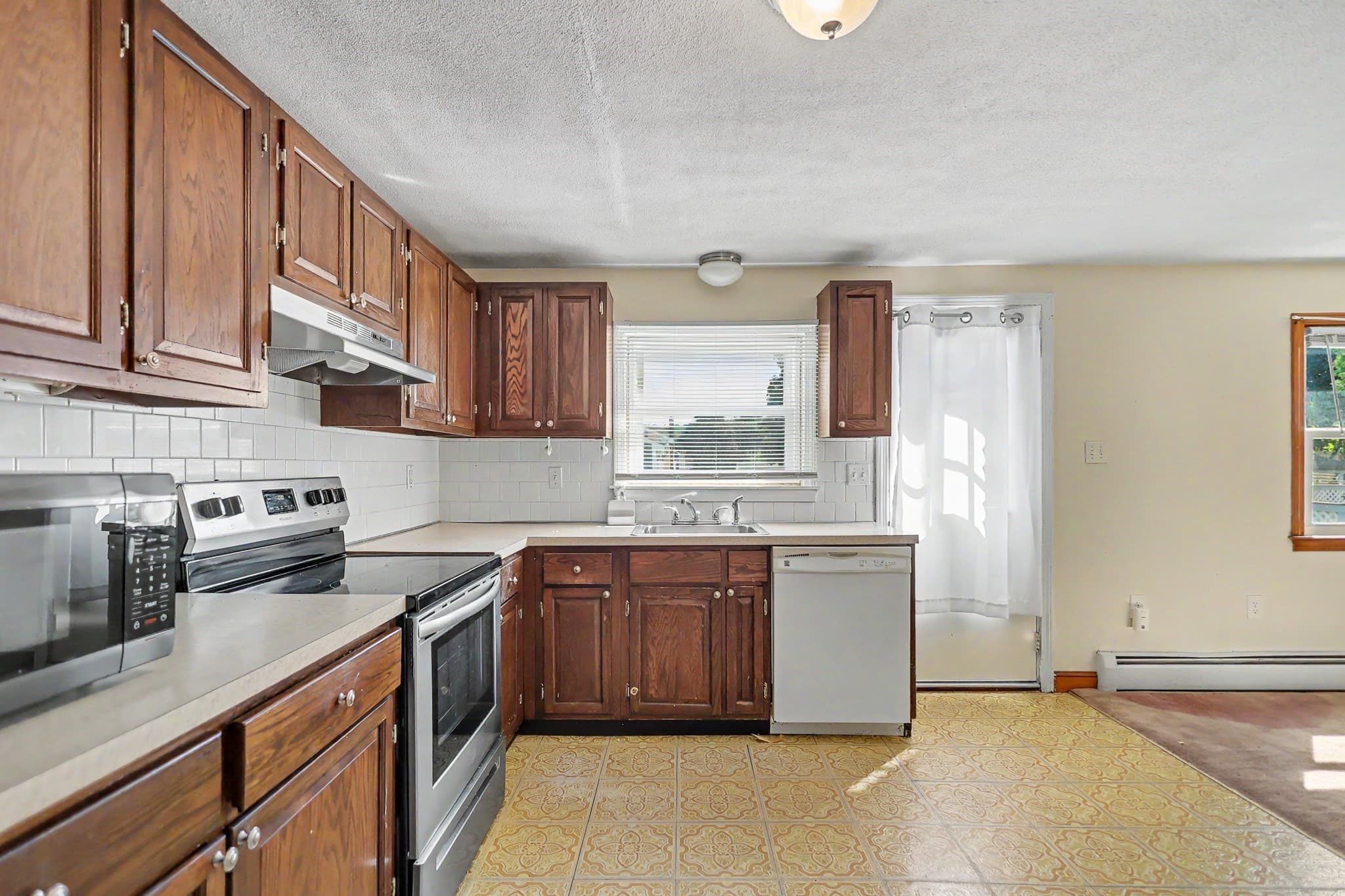 Single Family Residence at 168 Lynn St, Peabody MA 01960, Peabody, photo 11 of 38