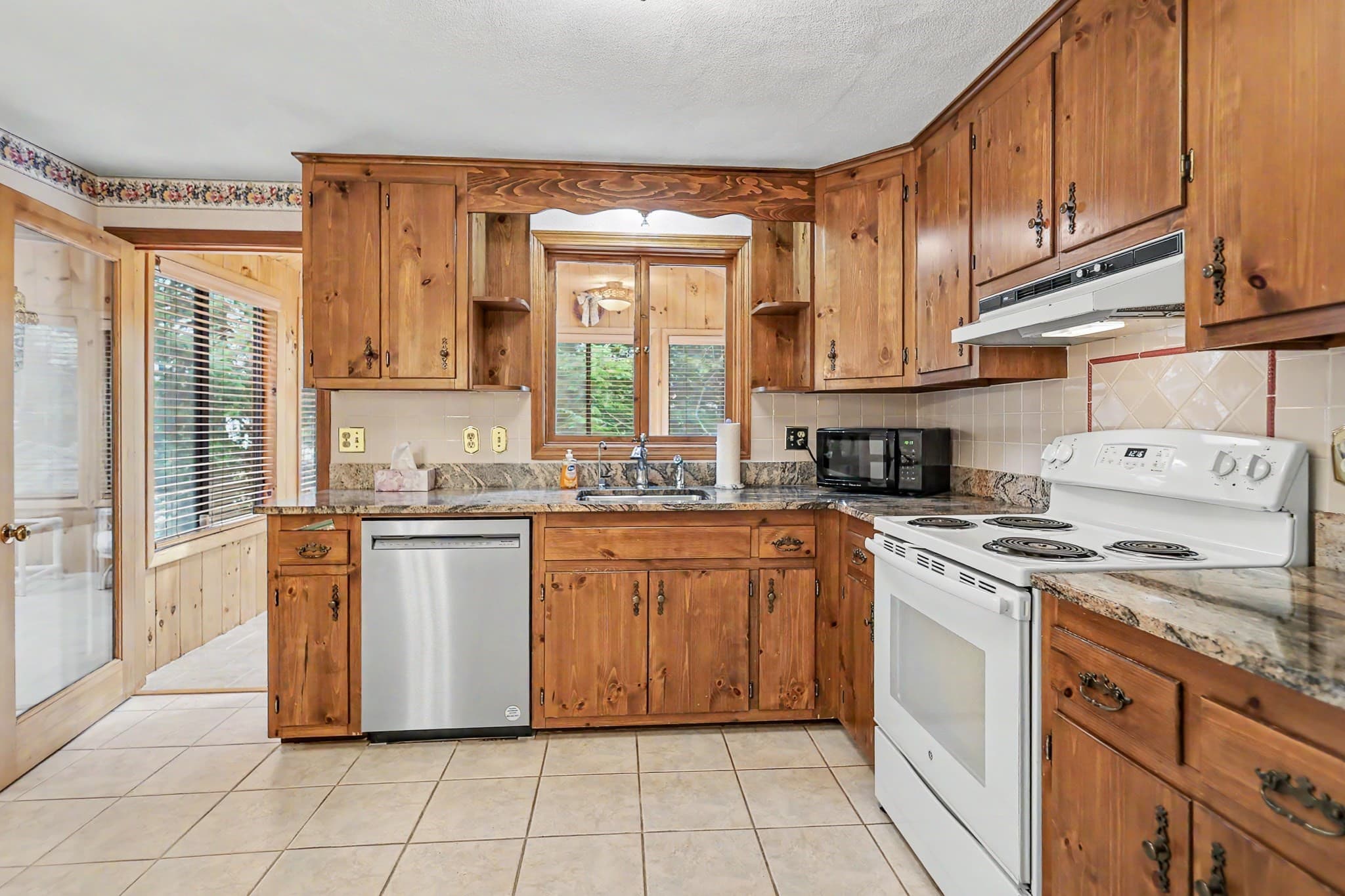 Single Family Residence at 6 Partridge Rd, Methuen MA 01844, Methuen, photo 11 of 40