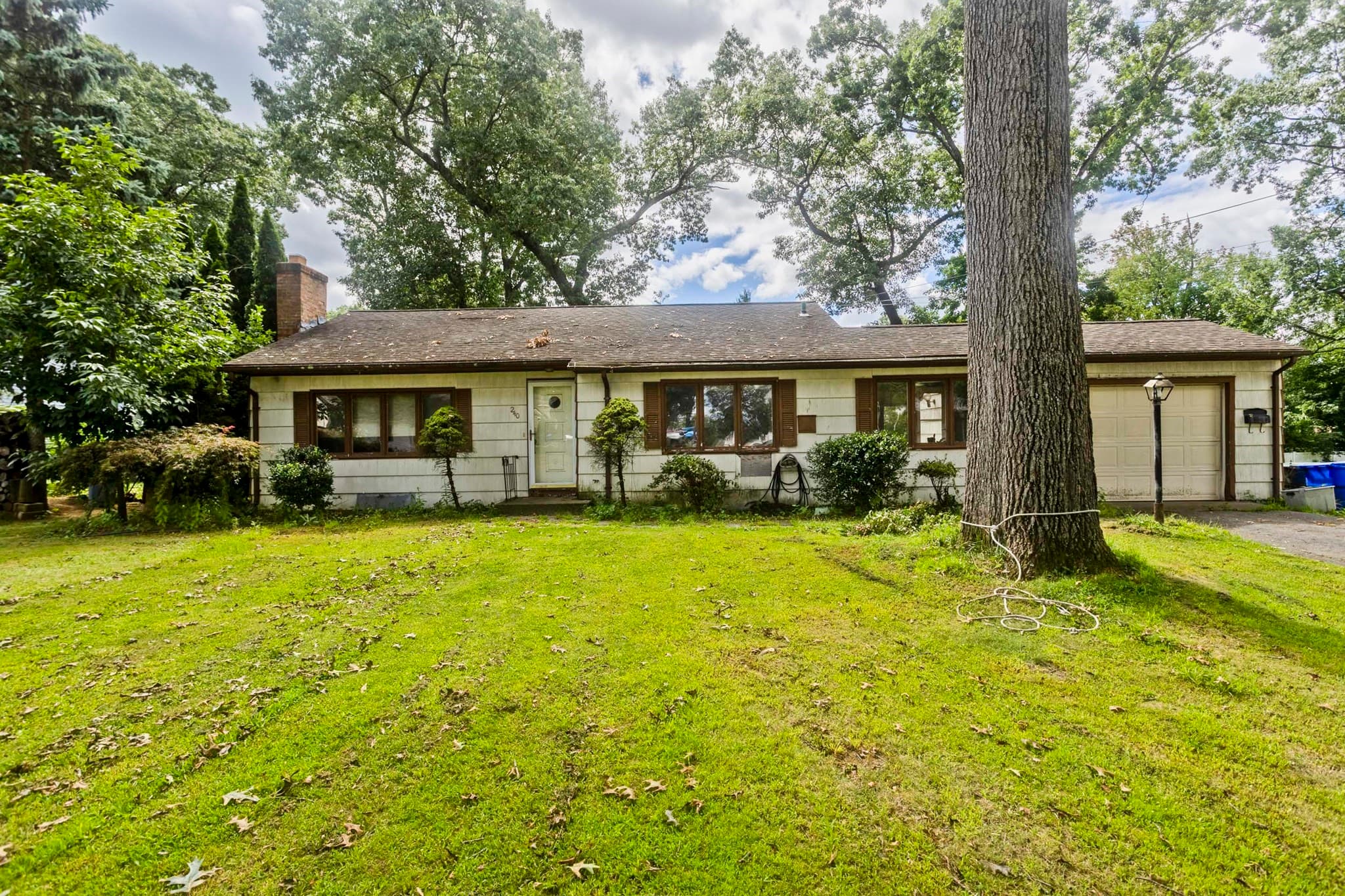 240 E Allen Ridge Rd, Springfield MA 01118