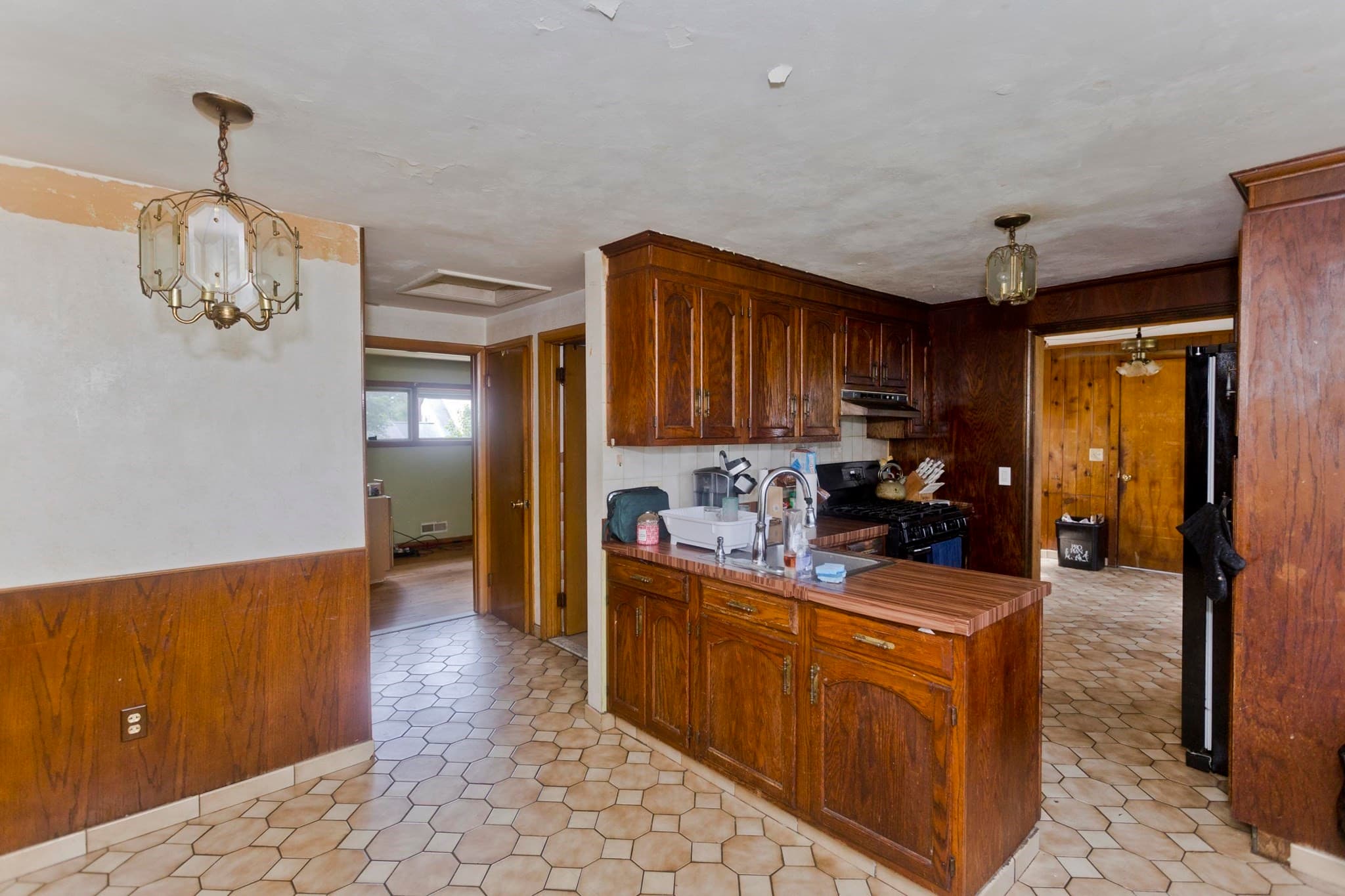 Single Family Residence at 240 E Allen Ridge Rd, Springfield MA 01118, Springfield, photo 10 of 22
