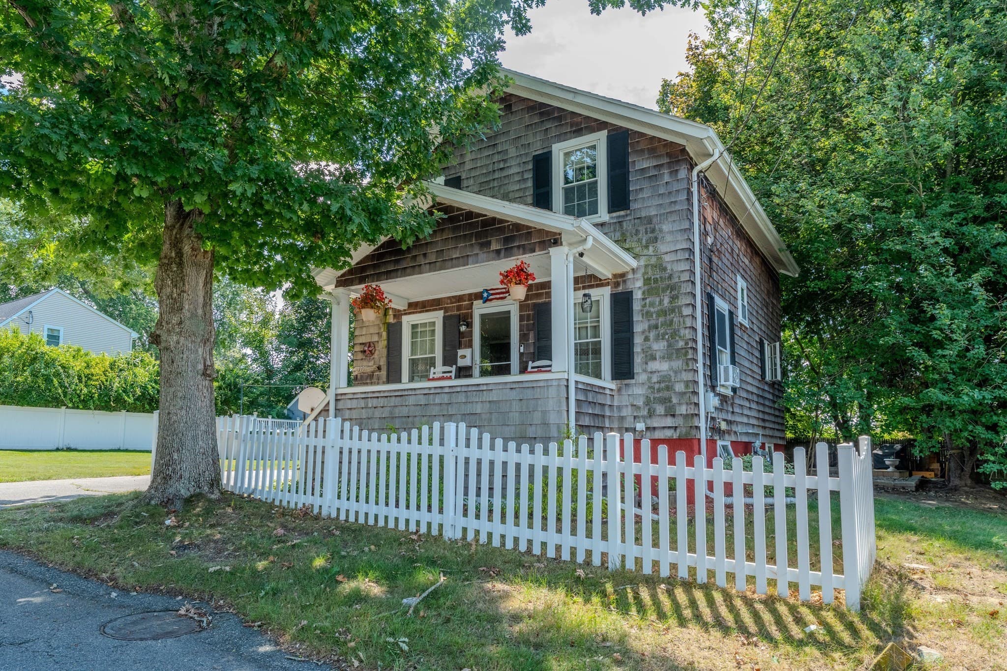 135 Thurber Ave, Somerset MA 02725