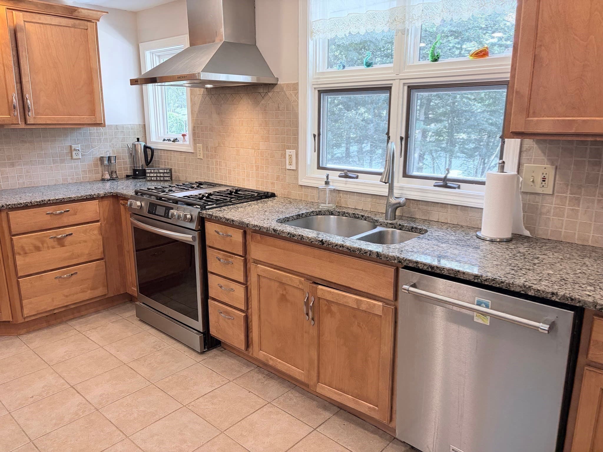 Single Family Residence at 11 Cove Dr, Sturbridge MA 01566, Sturbridge, photo 12 of 42