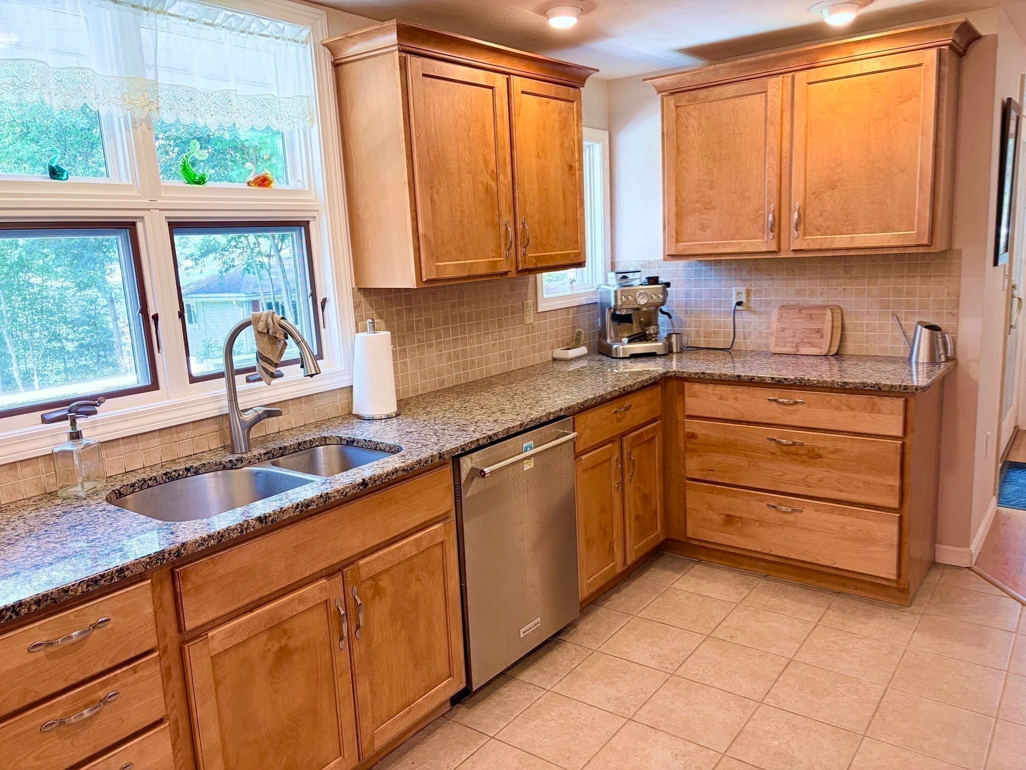 Single Family Residence at 11 Cove Dr, Sturbridge MA 01566, Sturbridge, photo 11 of 42