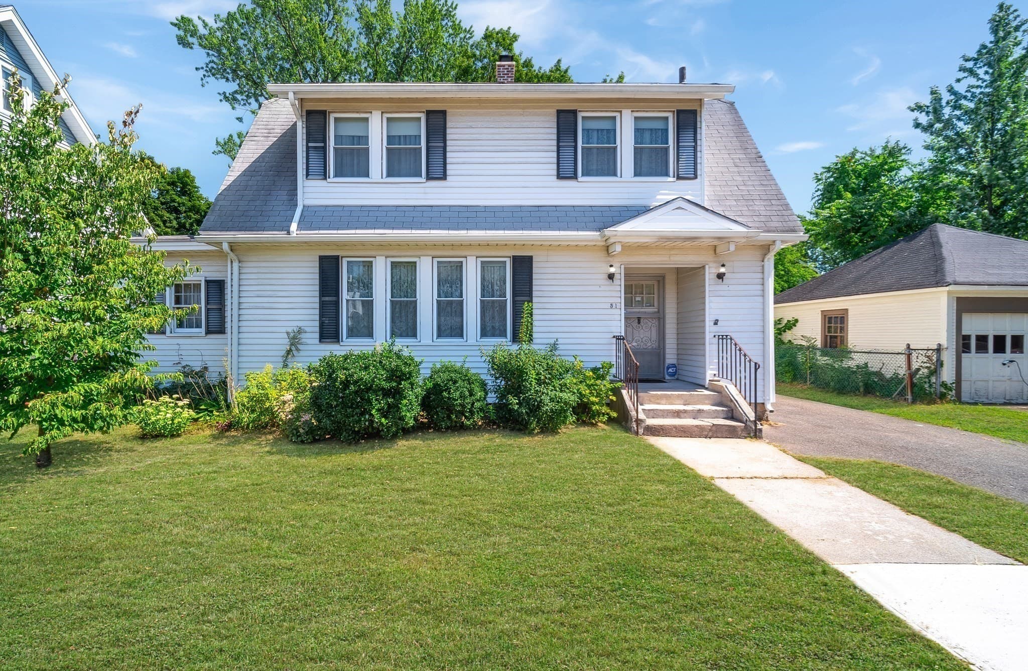 51 Itendale St, Springfield MA 01108