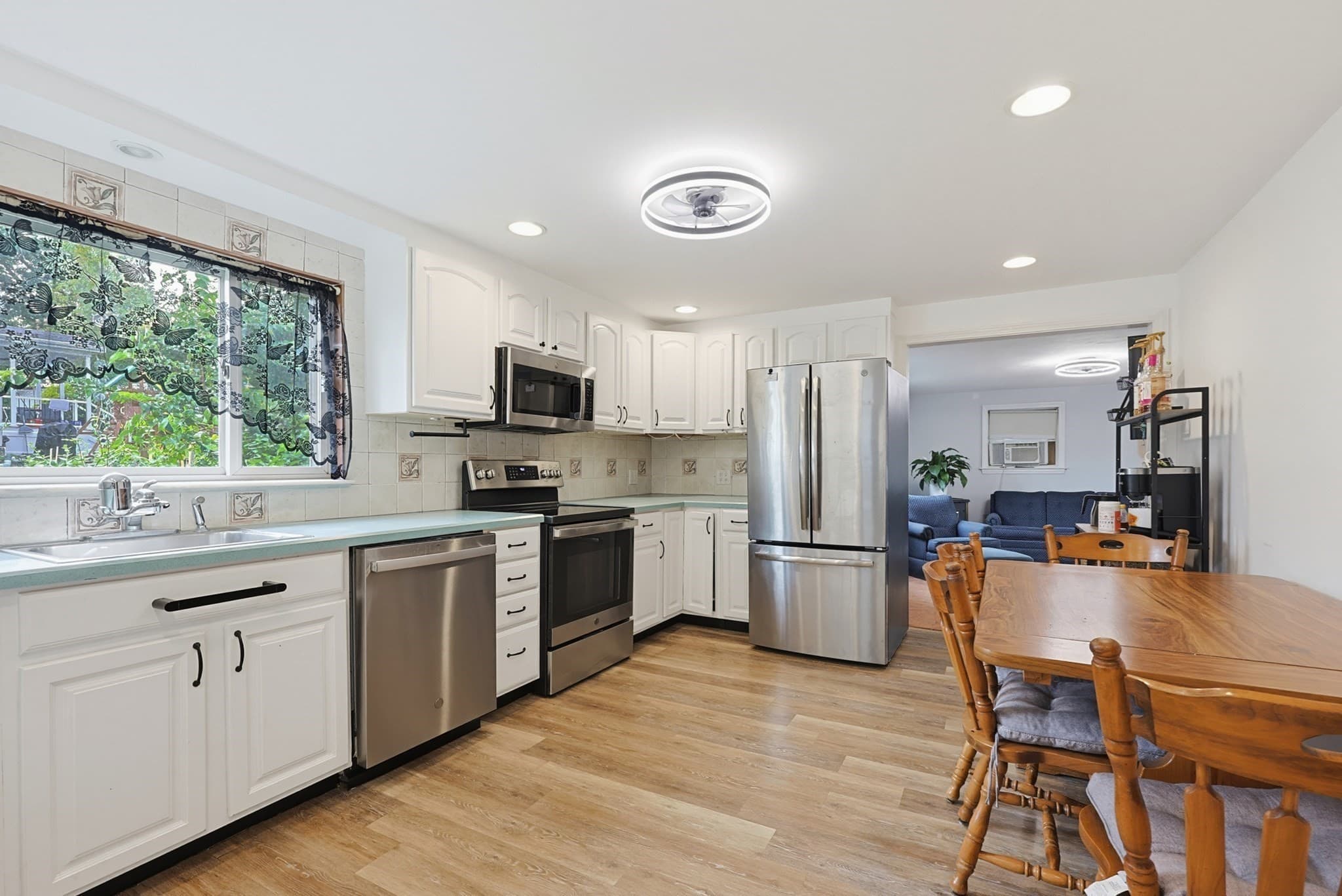 Single Family Residence at 62 Trefton Dr, Braintree MA 02184, photo 9 of 35