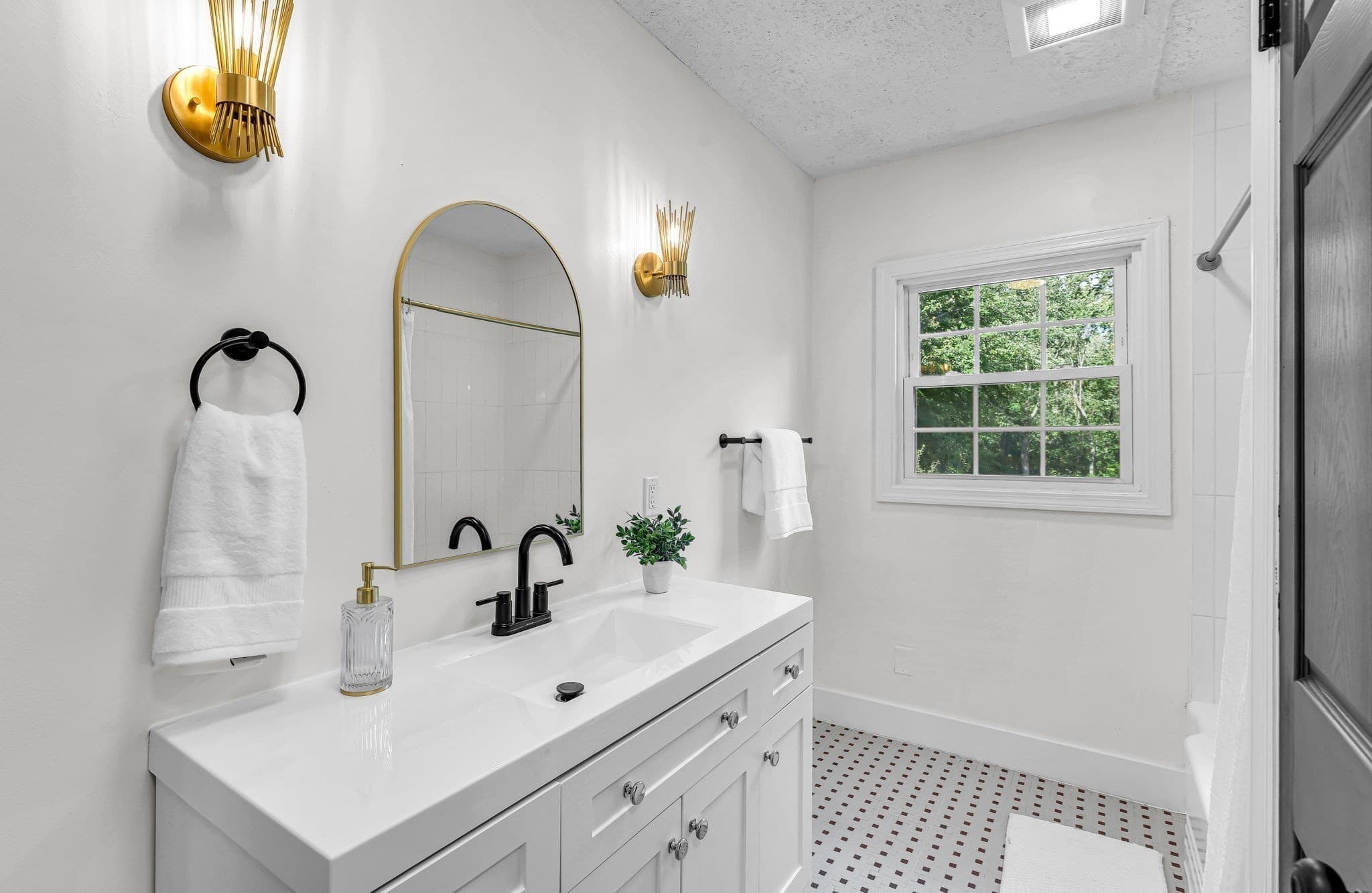 Single Family Residence at 115 Saint James Ave, Chicopee MA 01020, Chicopee, photo 17 of 42