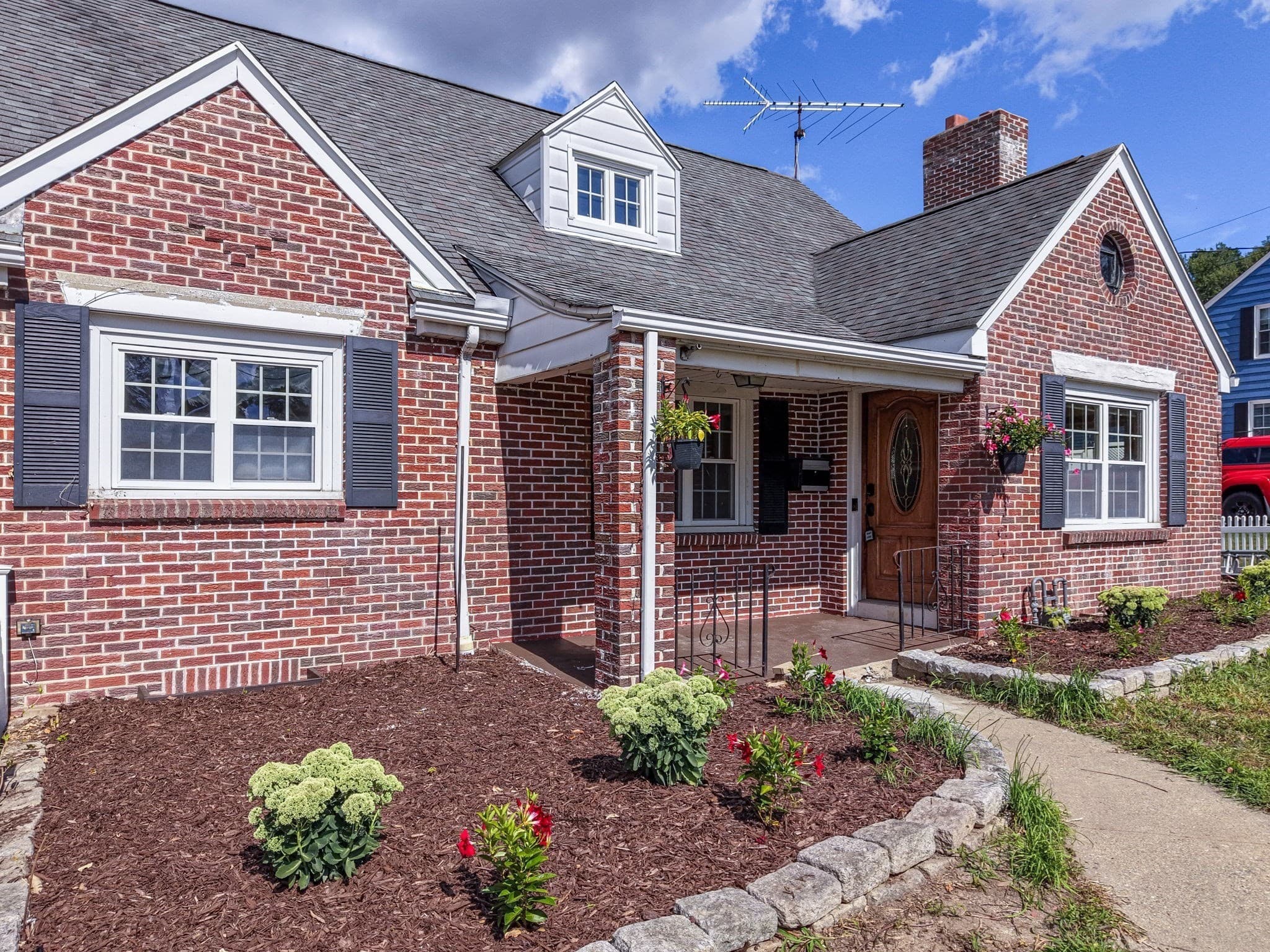 Single Family Residence at 115 Saint James Ave, Chicopee MA 01020, Chicopee, photo 3 of 42