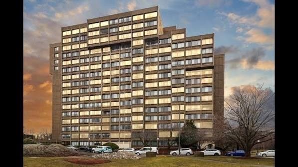 250 Hammond Pond Parkway # 1105S, Newton MA 02467