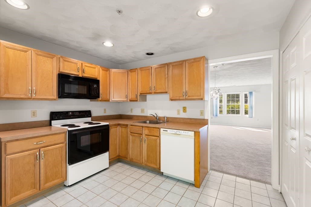 Condominium at 396 Boston Rd # 302, Billerica MA 01821, Billerica, photo 7 of 30