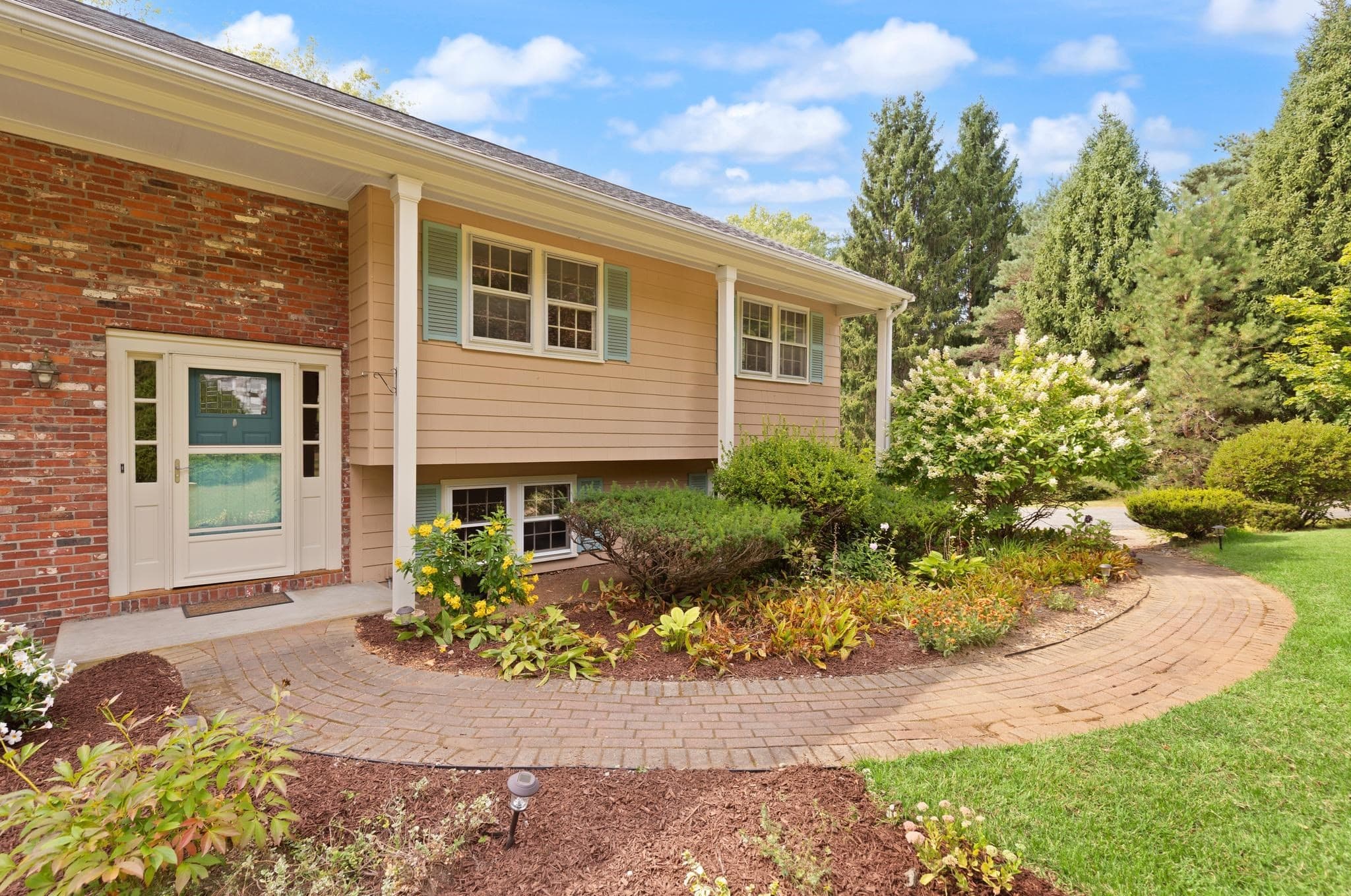 Single Family Residence at 12 Old Stagecoach Rd, Bedford MA 01730, Bedford, photo 2 of 34