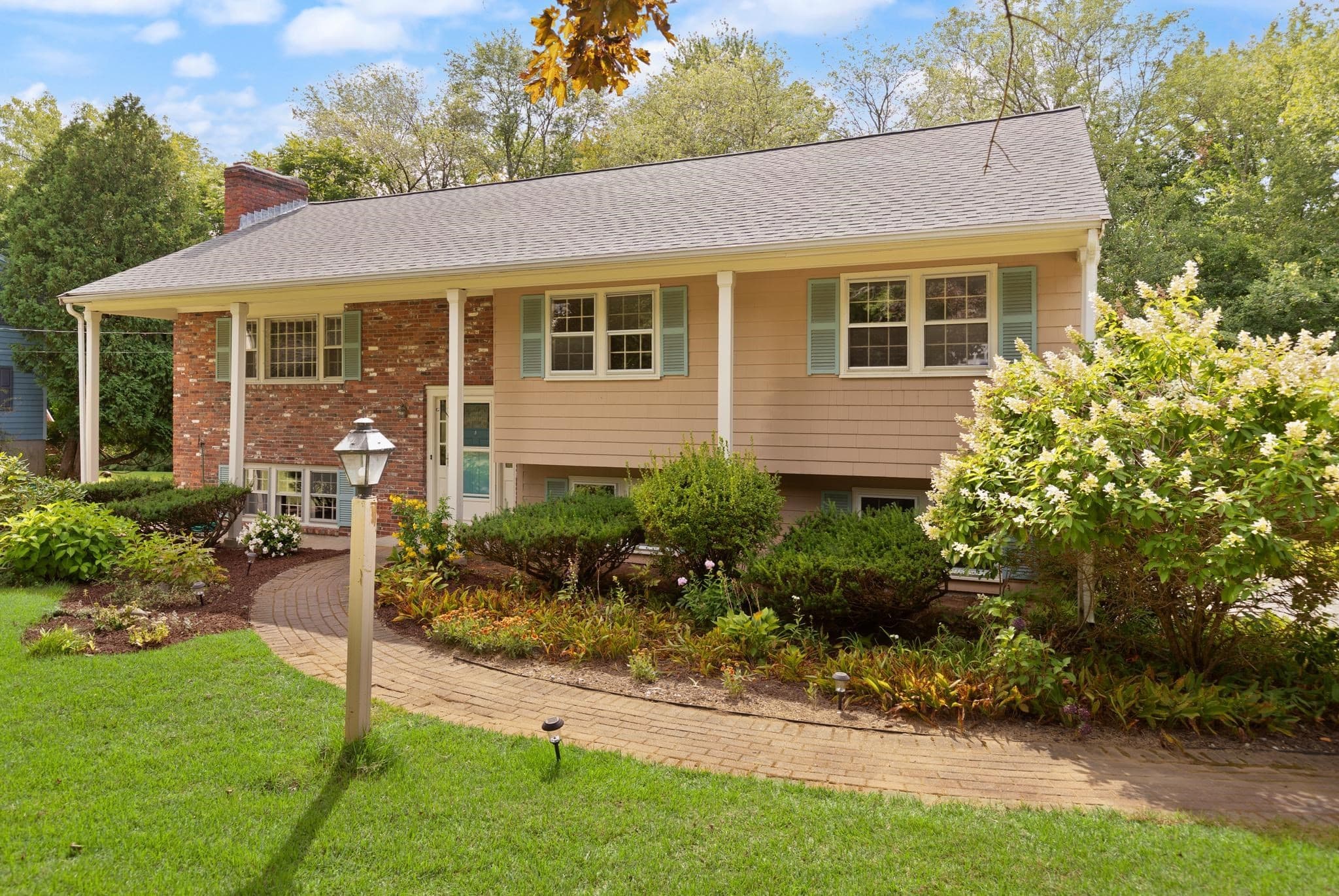 12 Old Stagecoach Rd, Bedford MA 01730