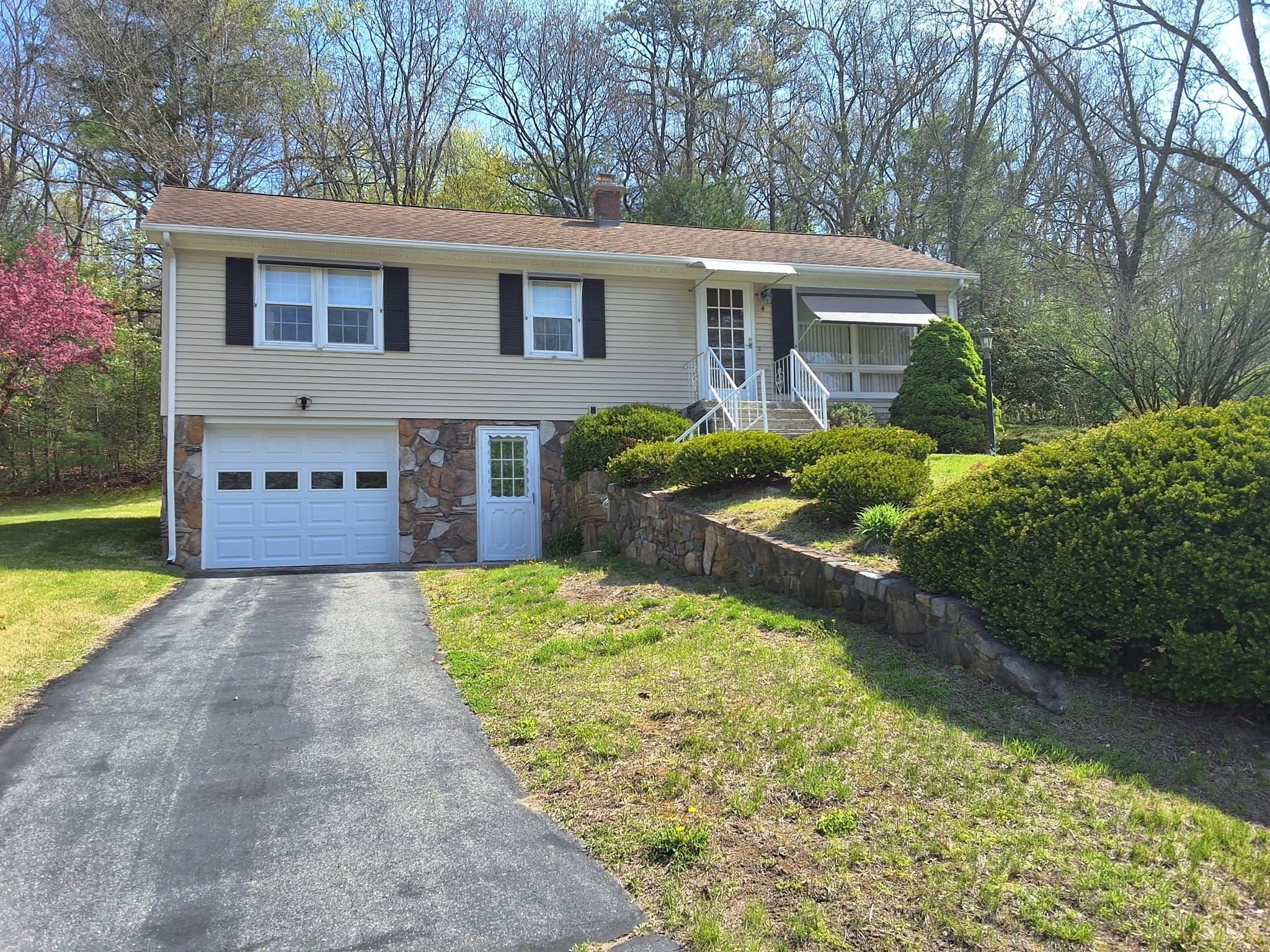 4 Emelda St, Palmer MA 01069