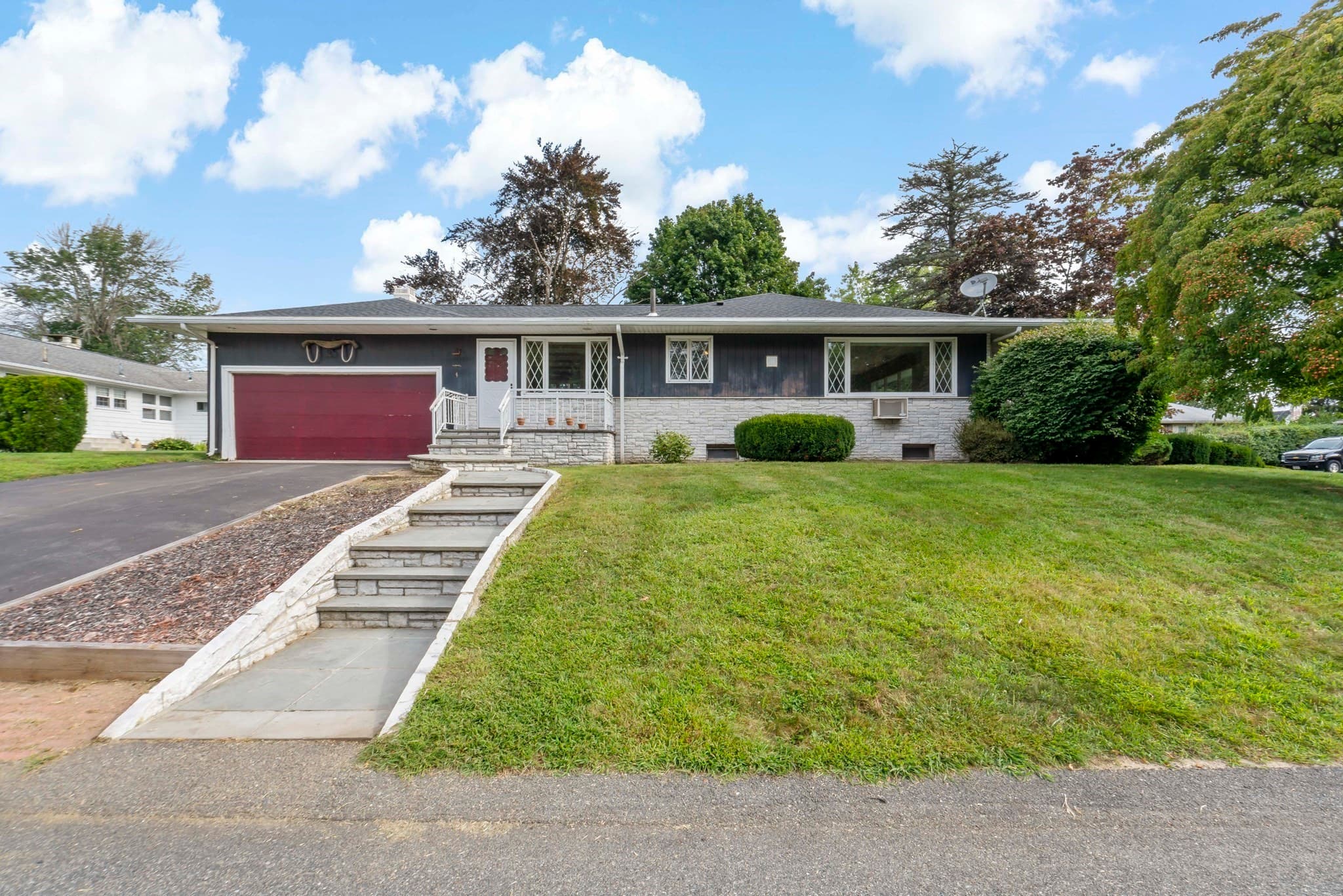 7 Harold Ave, Somerset MA 02726