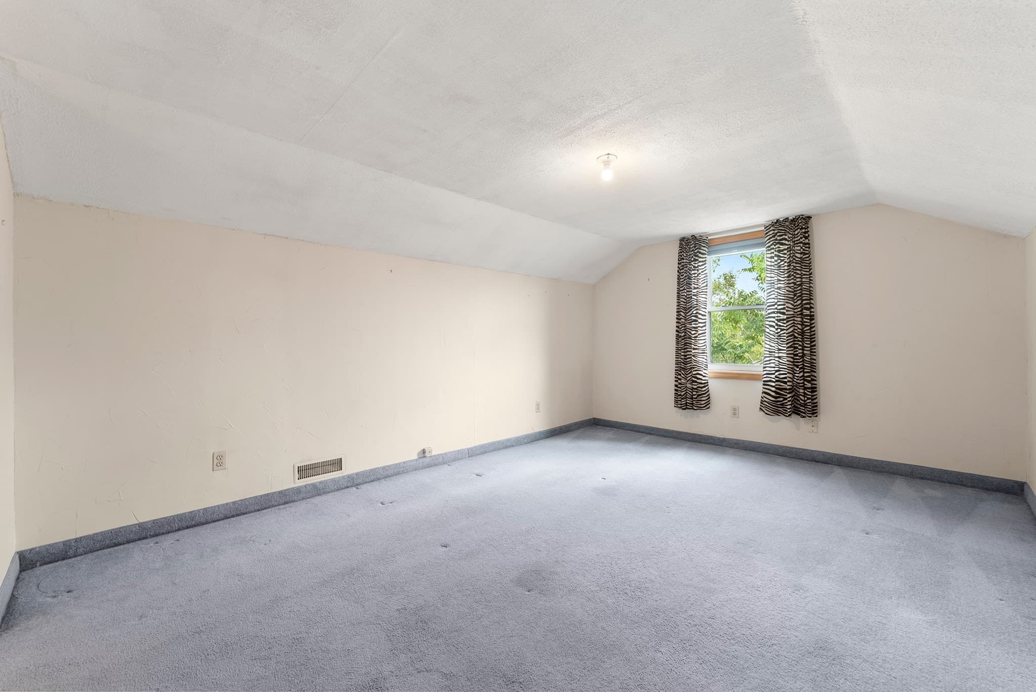 Single Family Residence at 128 Orton St Ext, Worcester MA 01604, Worcester, photo 18 of 24