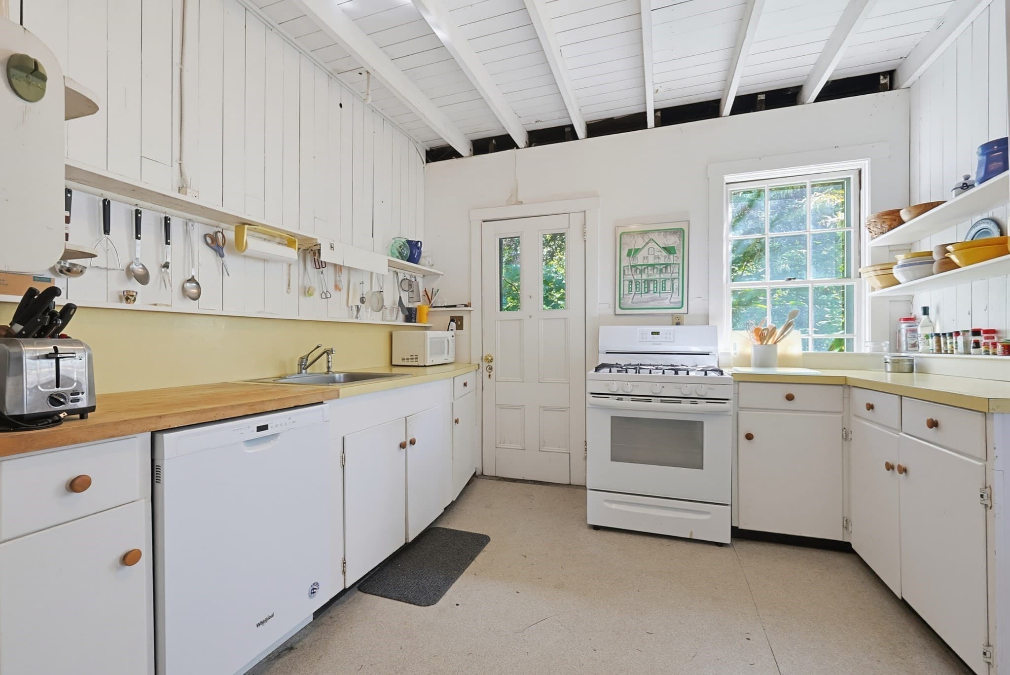 Single Family Residence at 1885/1885A Main Road, Westport MA 02790, Westport, photo 11 of 42