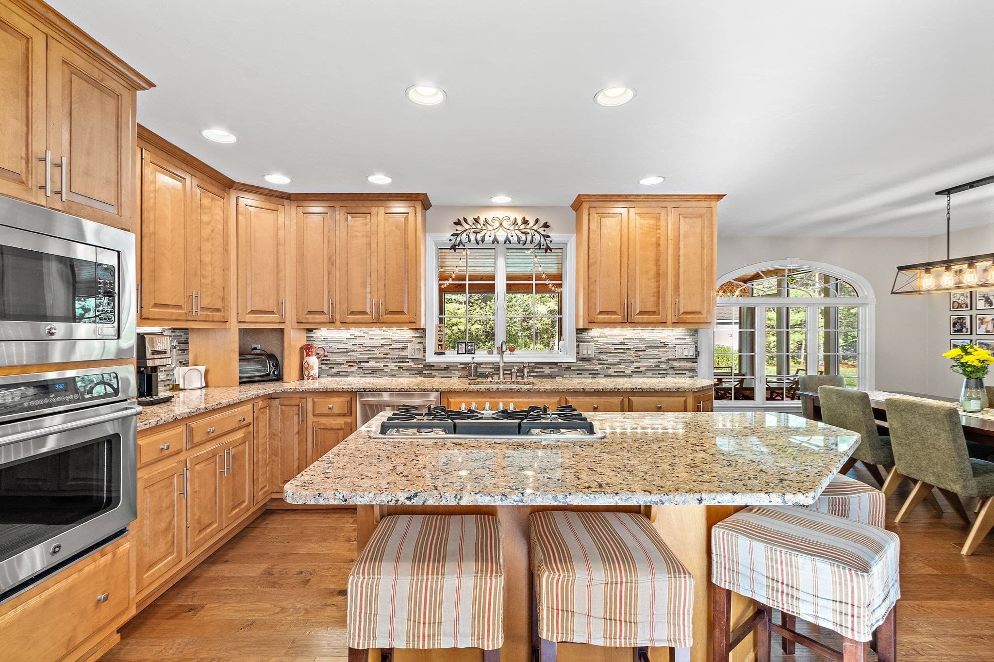 Single Family Residence at 9 Douglas Dr, Mansfield MA 02048, Mansfield, photo 10 of 42