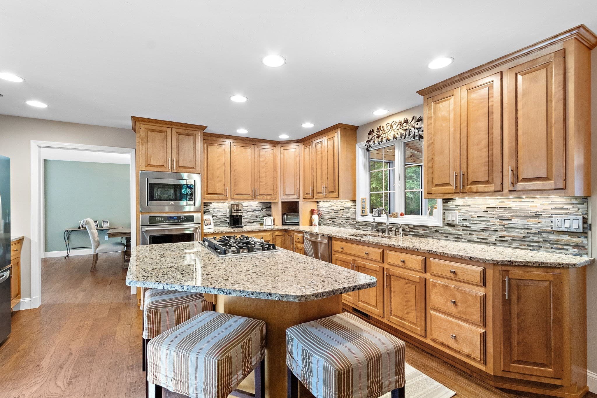Single Family Residence at 9 Douglas Dr, Mansfield MA 02048, Mansfield, photo 11 of 42