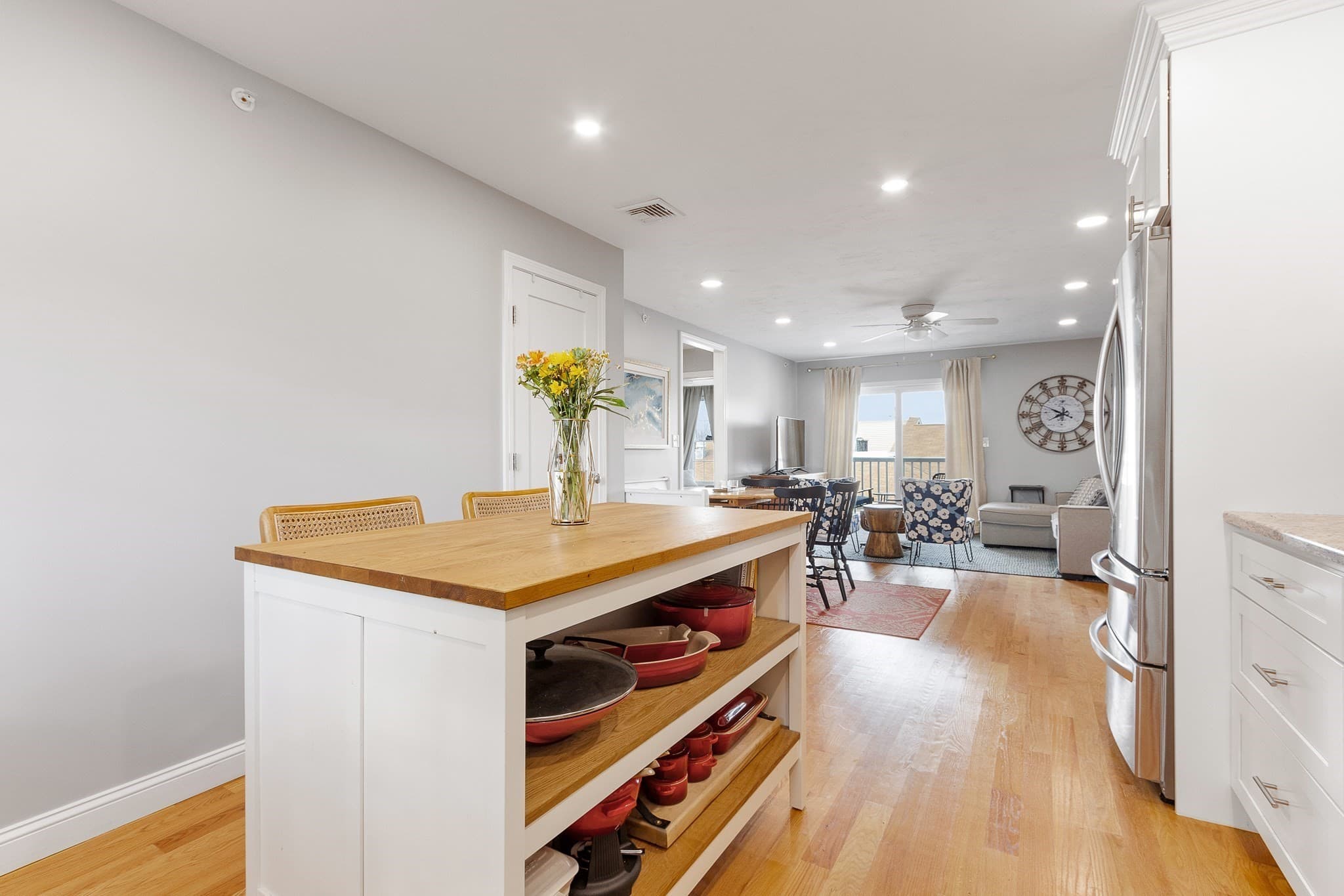 Condominium at 1093 Main St # 4, Weymouth MA 02190, photo 3 of 34