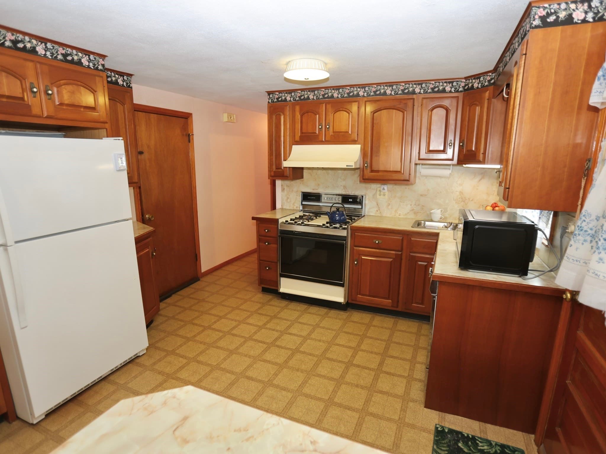 Single Family Residence at 36 Revere St, Worcester MA 01604, Worcester, photo 3 of 16