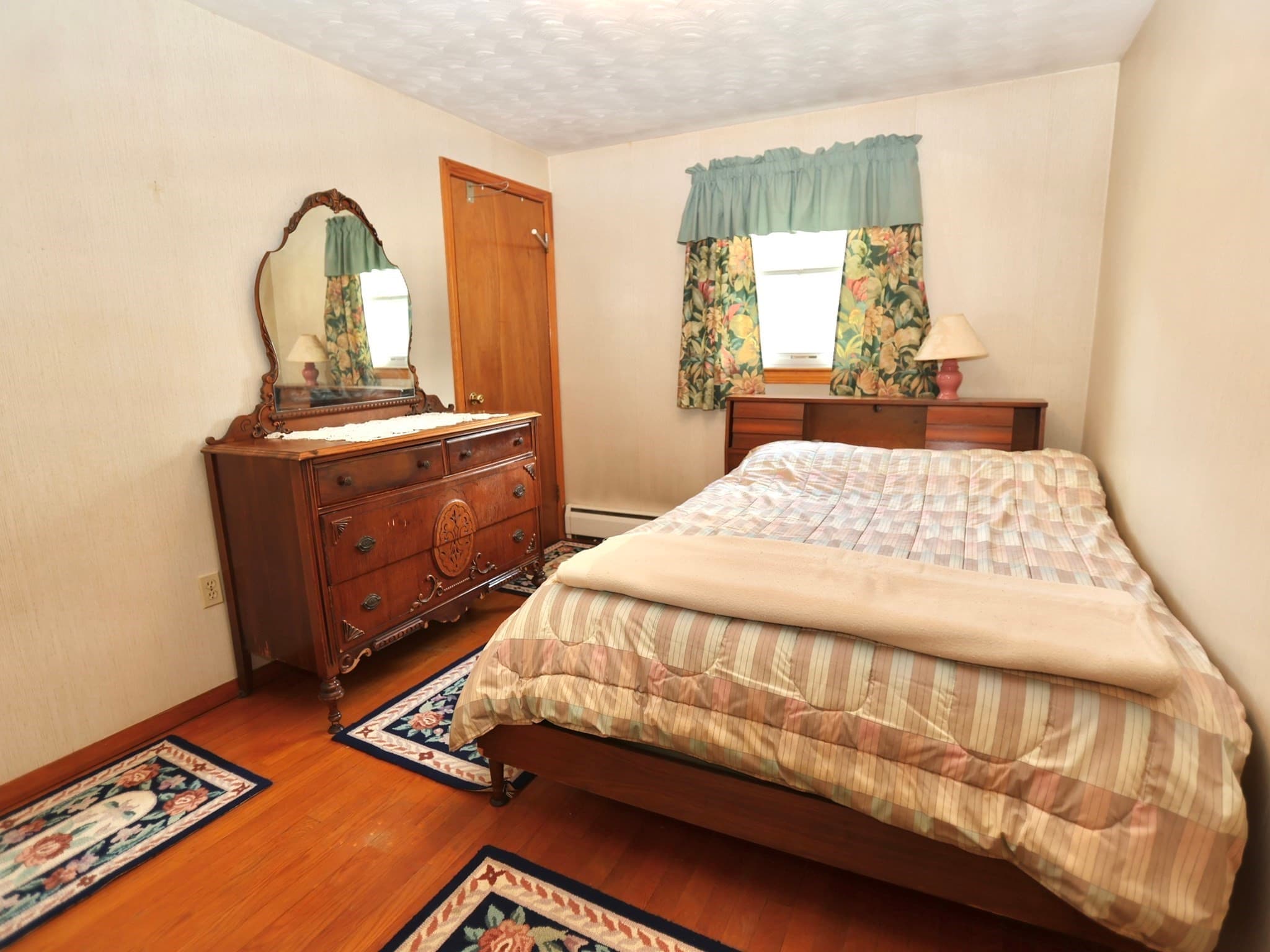 Single Family Residence at 36 Revere St, Worcester MA 01604, Worcester, photo 9 of 16