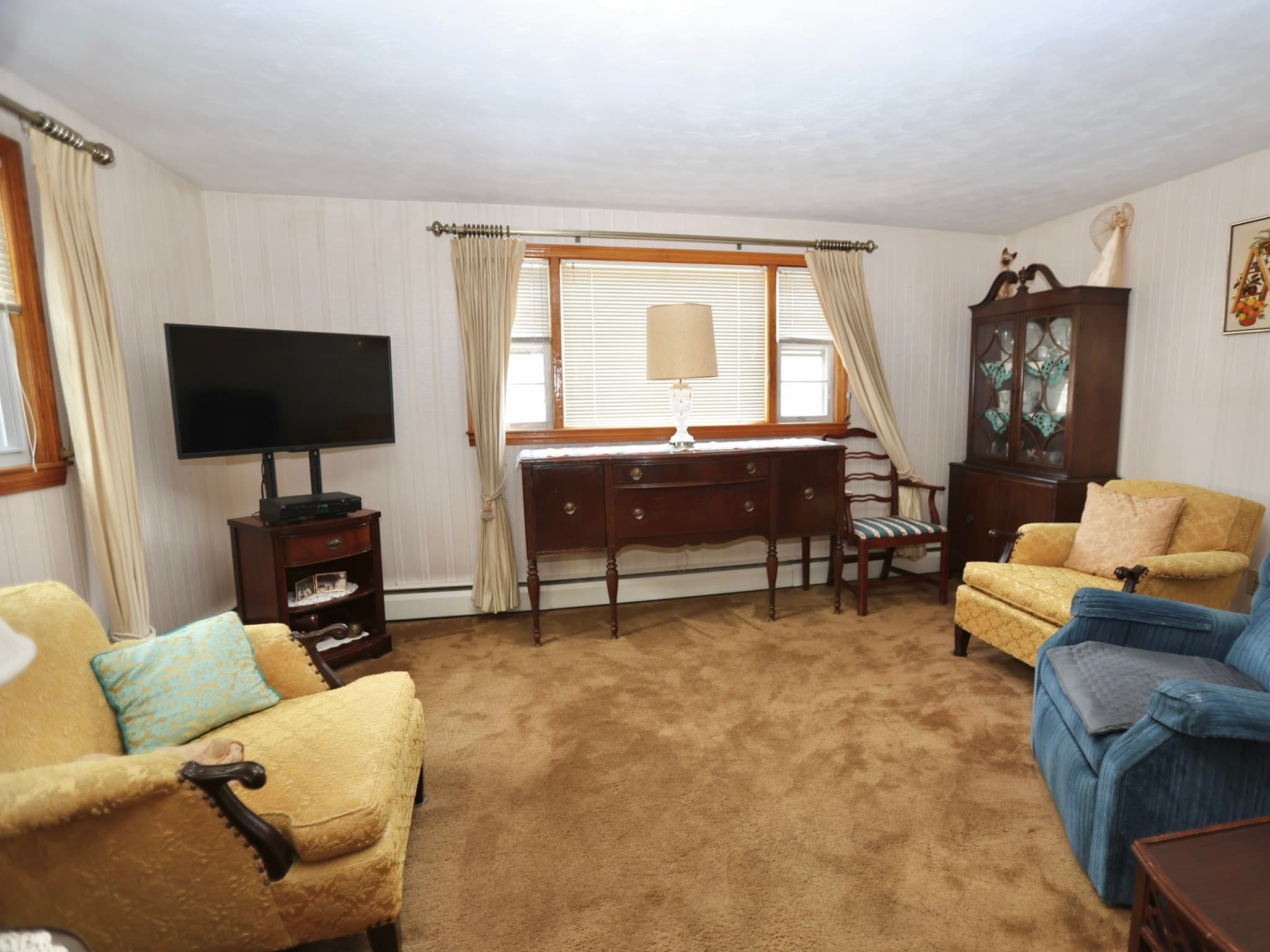 Single Family Residence at 36 Revere St, Worcester MA 01604, Worcester, photo 4 of 16