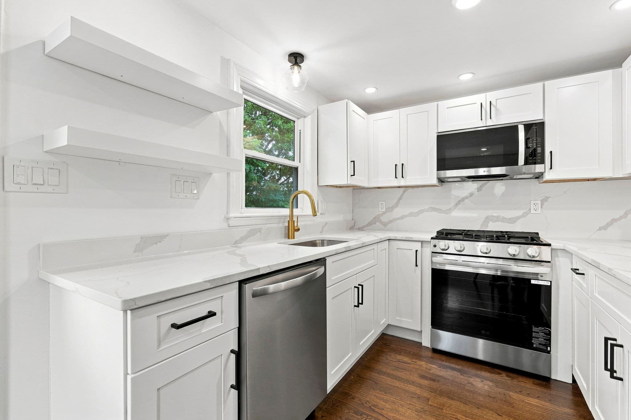 Single Family Residence at 7 Franklin St, Boston MA 02136, photo 16 of 33