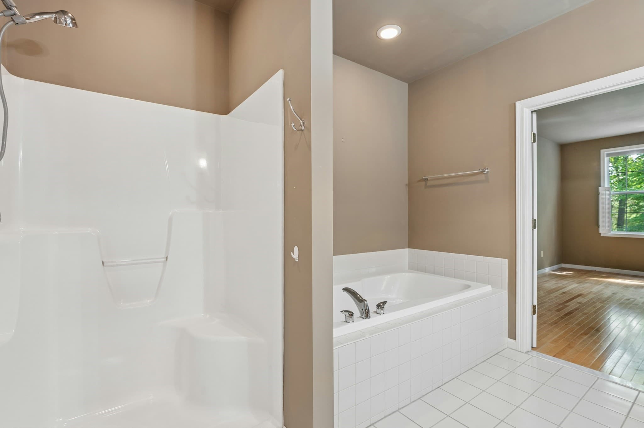 Condominium at 126 Clubhouse Lane # 126, Northbridge MA 01534, Northbridge, photo 17 of 40